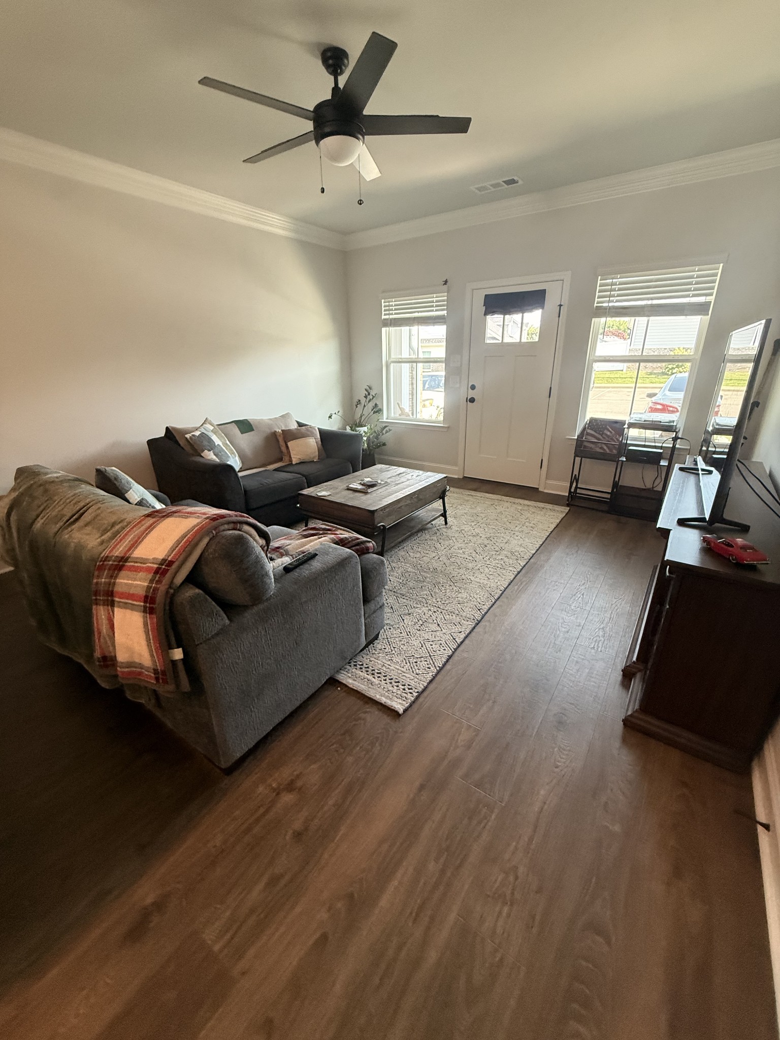 611 Rohan Dr