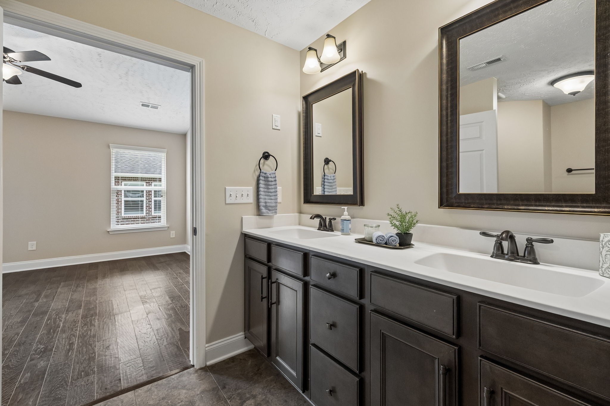 395 Devon Chase Hl Unit: 4201