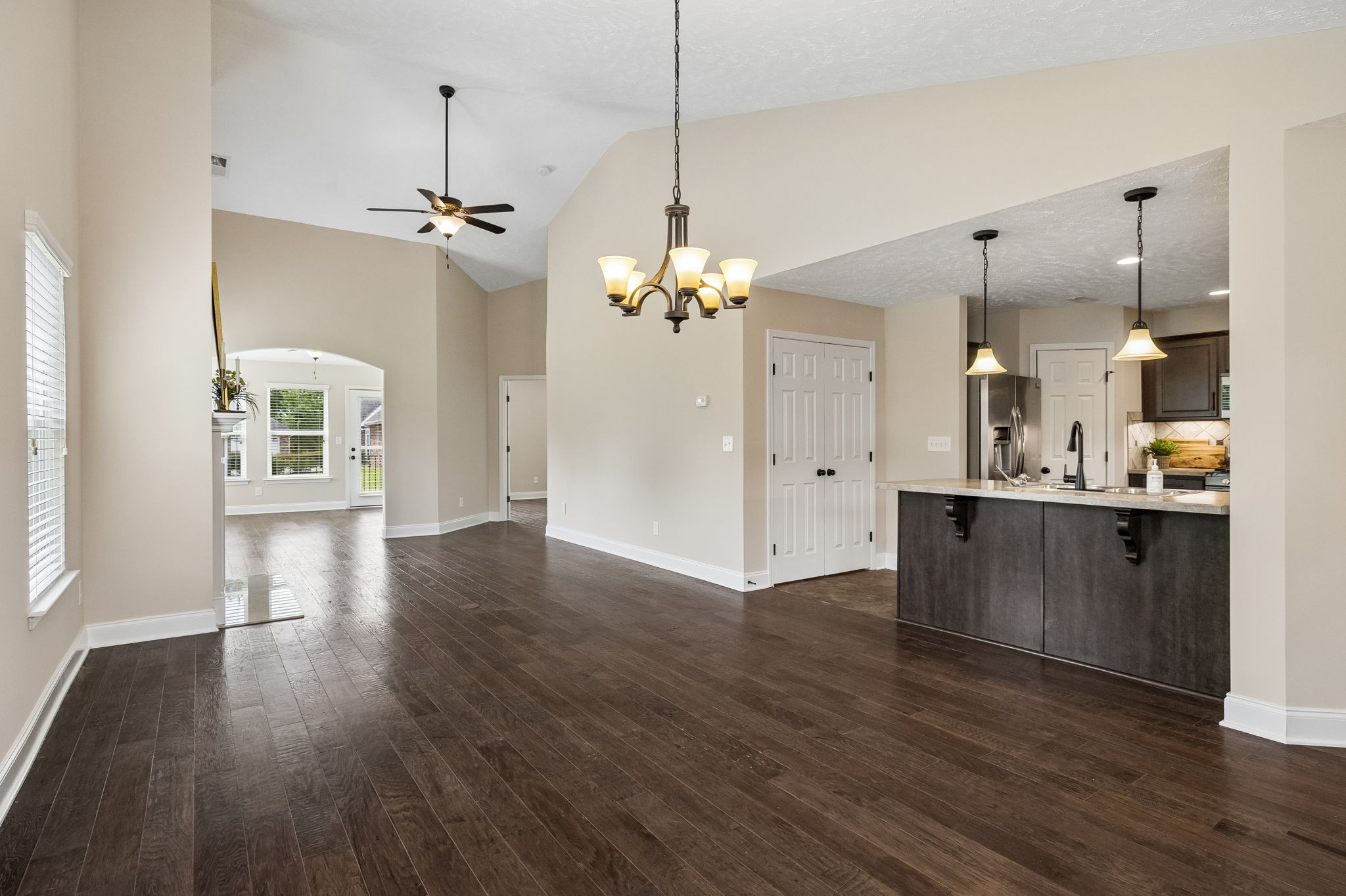 395 Devon Chase Hl Unit: 4201