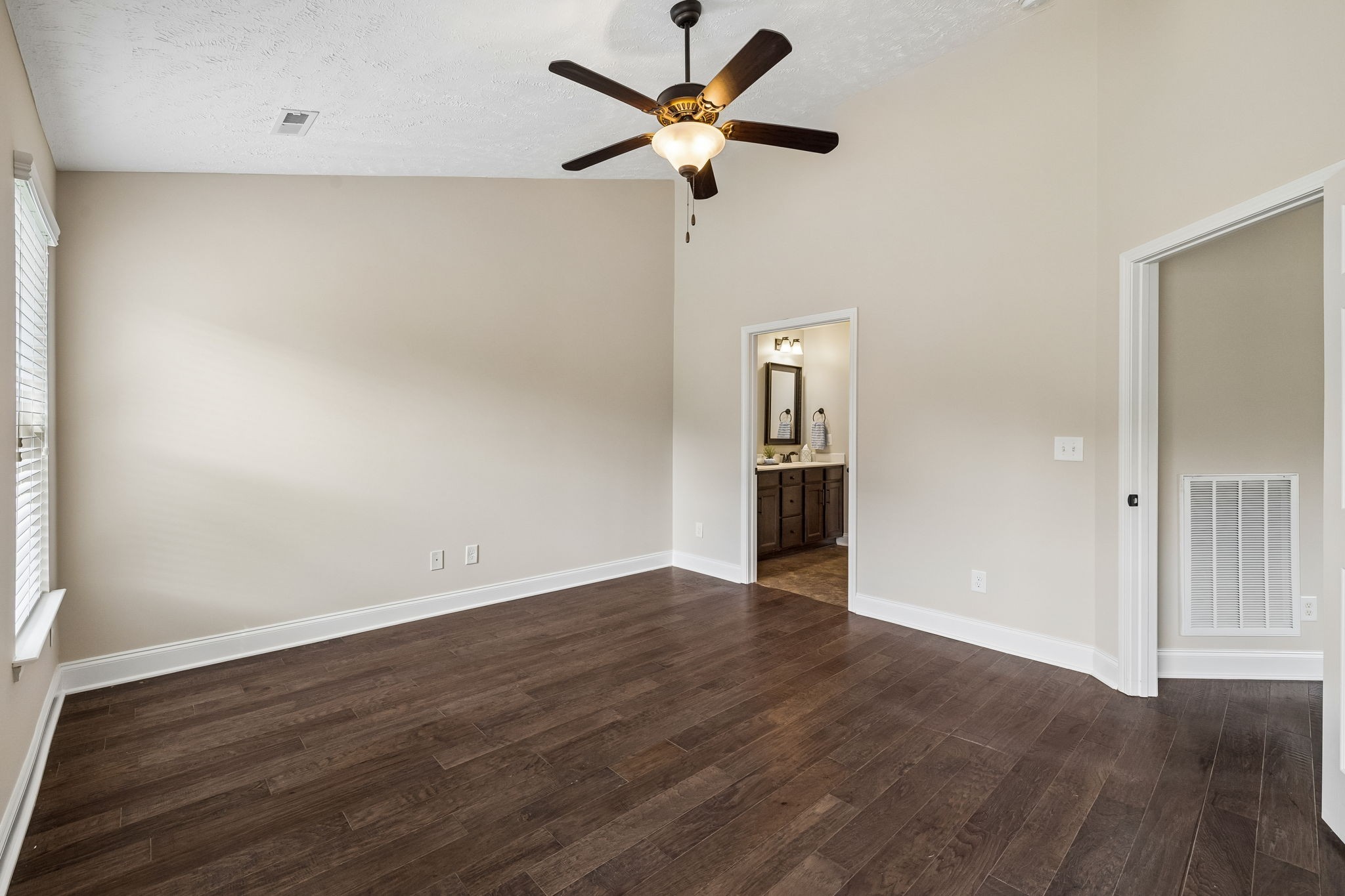 395 Devon Chase Hl Unit: 4201