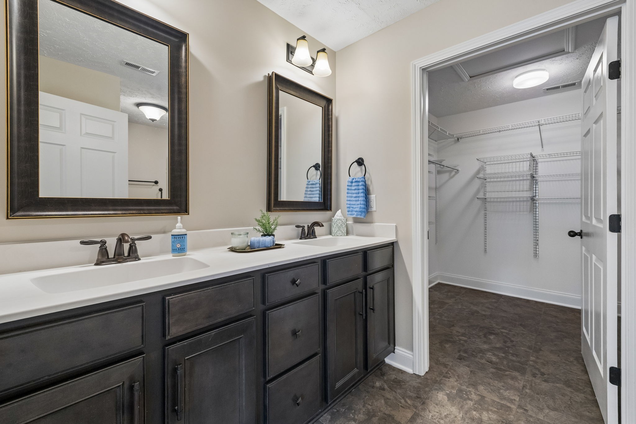 395 Devon Chase Hl Unit: 4201