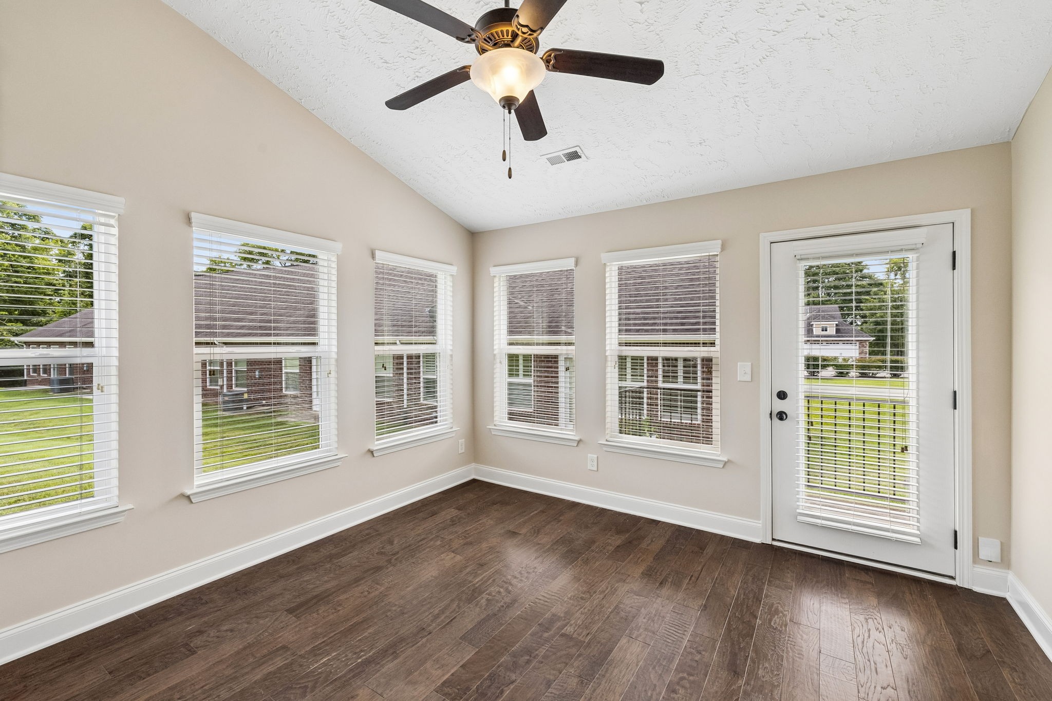 395 Devon Chase Hl Unit: 4201