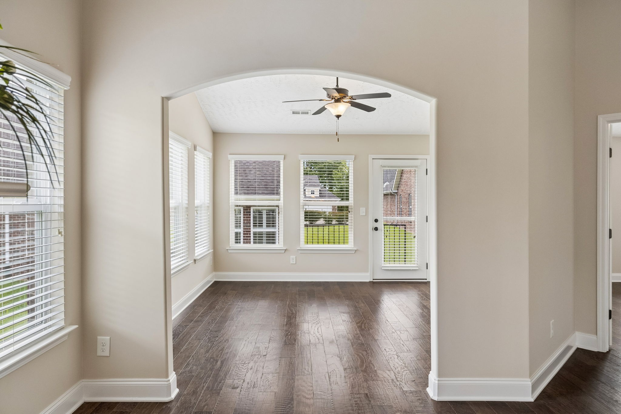 395 Devon Chase Hl Unit: 4201