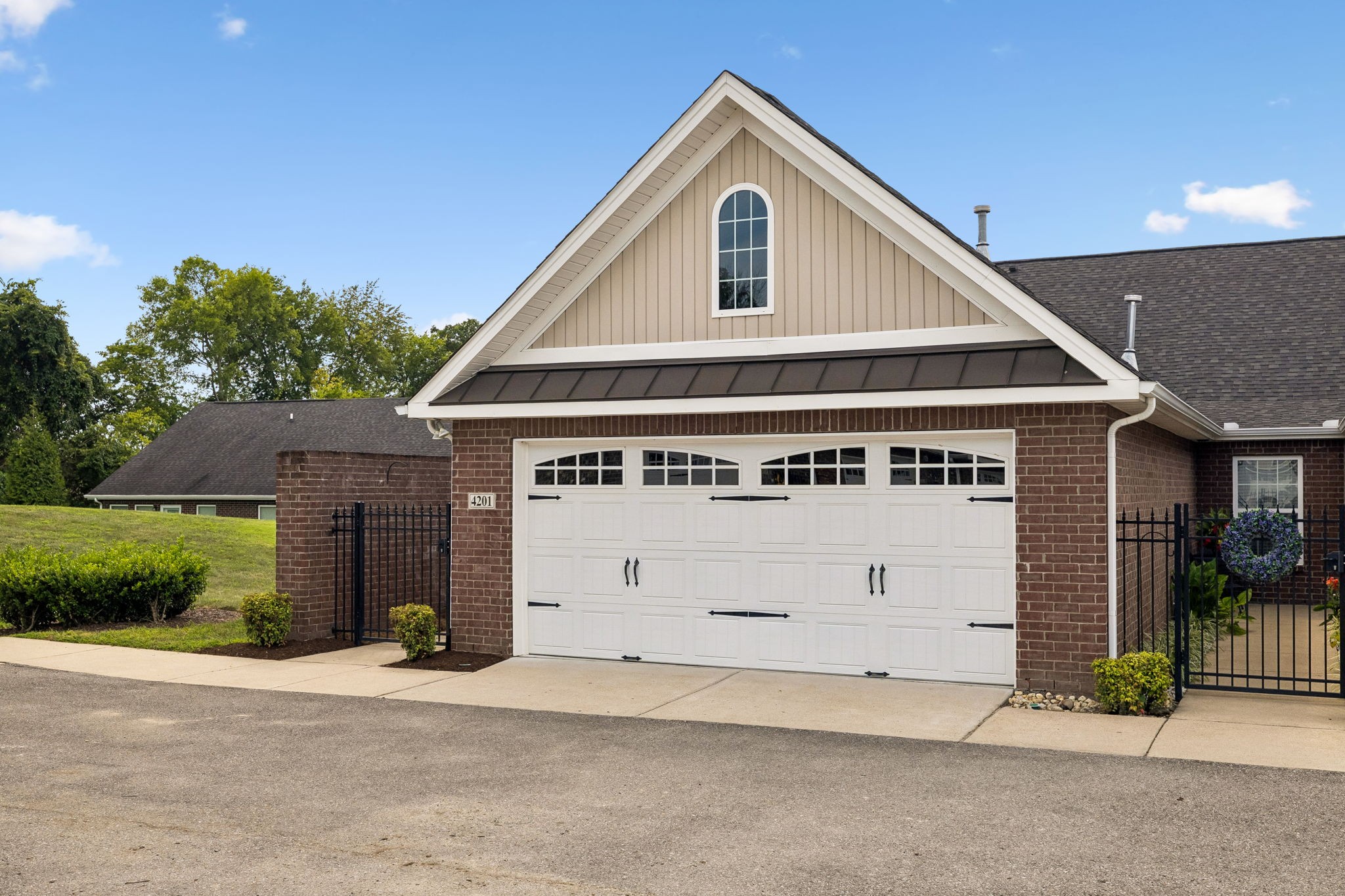 395 Devon Chase Hl Unit: 4201
