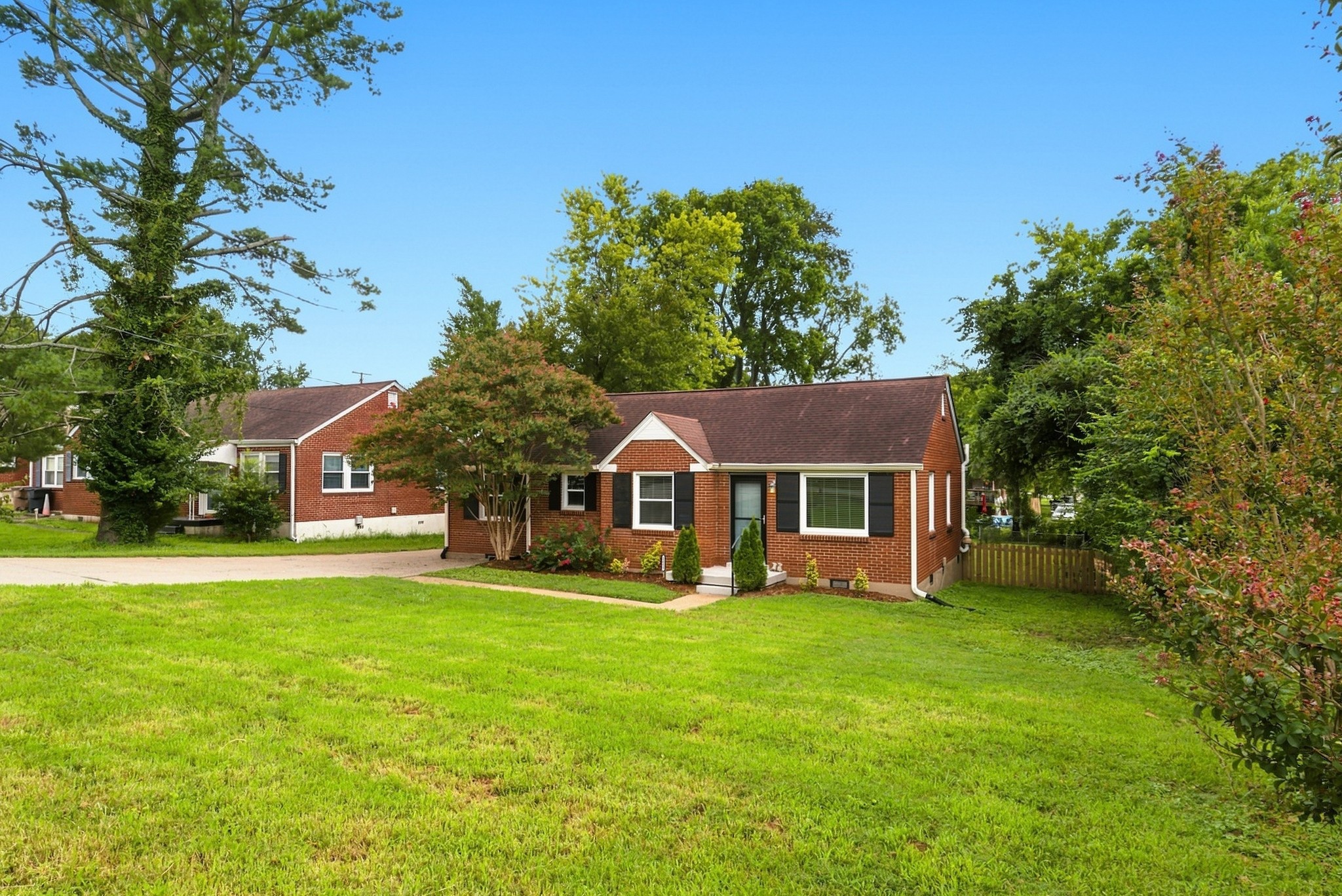 2002 Riverwood Dr