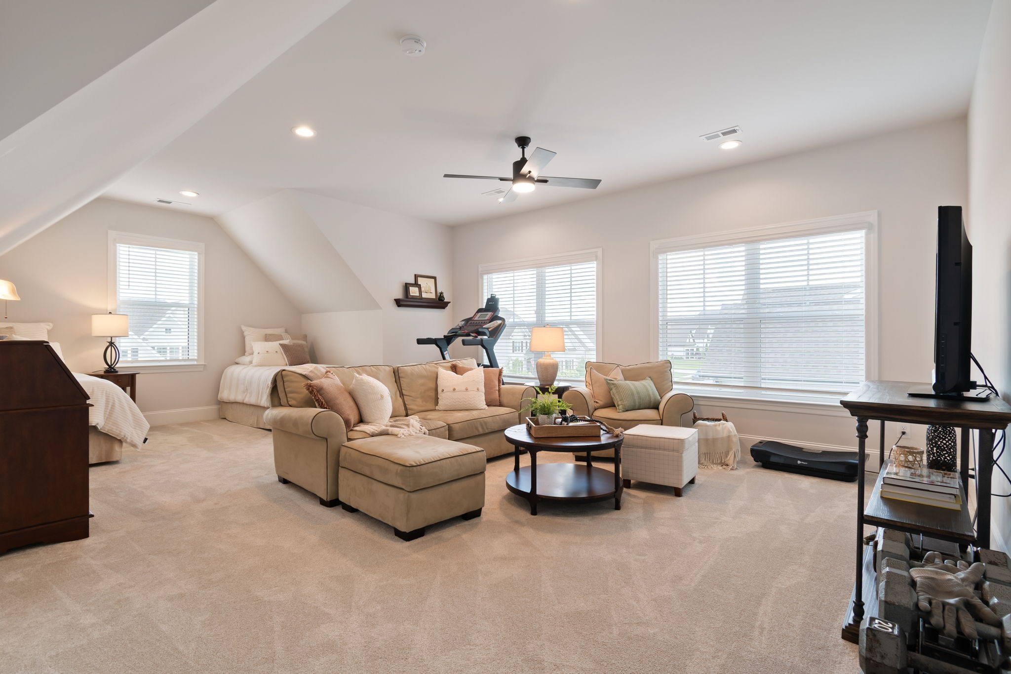 6050 Kidman Ln