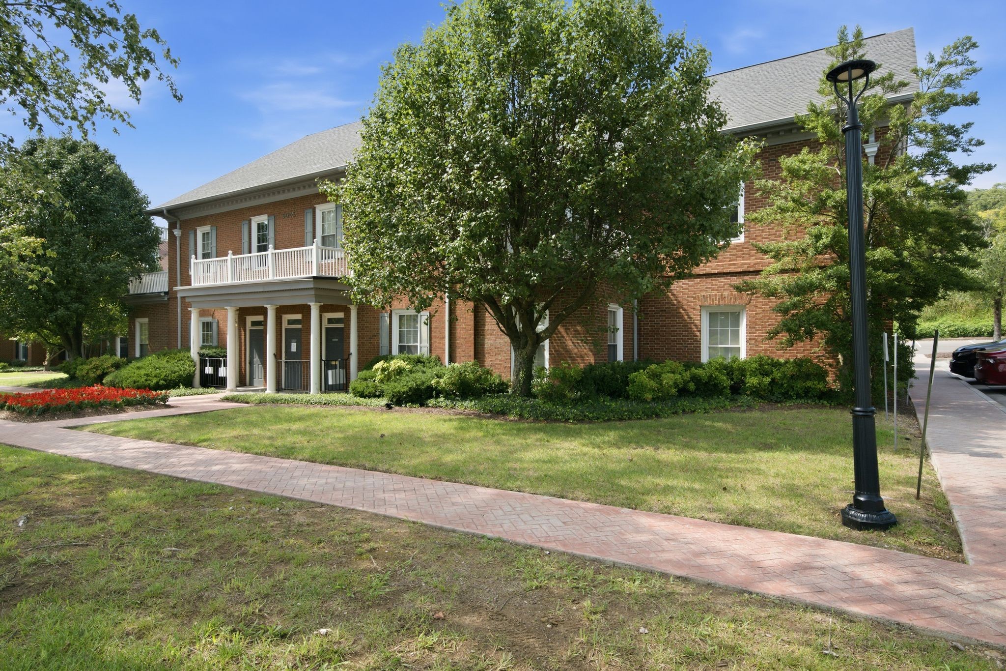 5046 Thoroughbred Ln