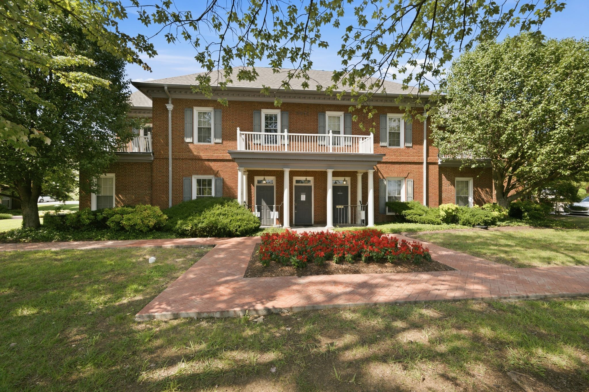 5046 Thoroughbred Ln