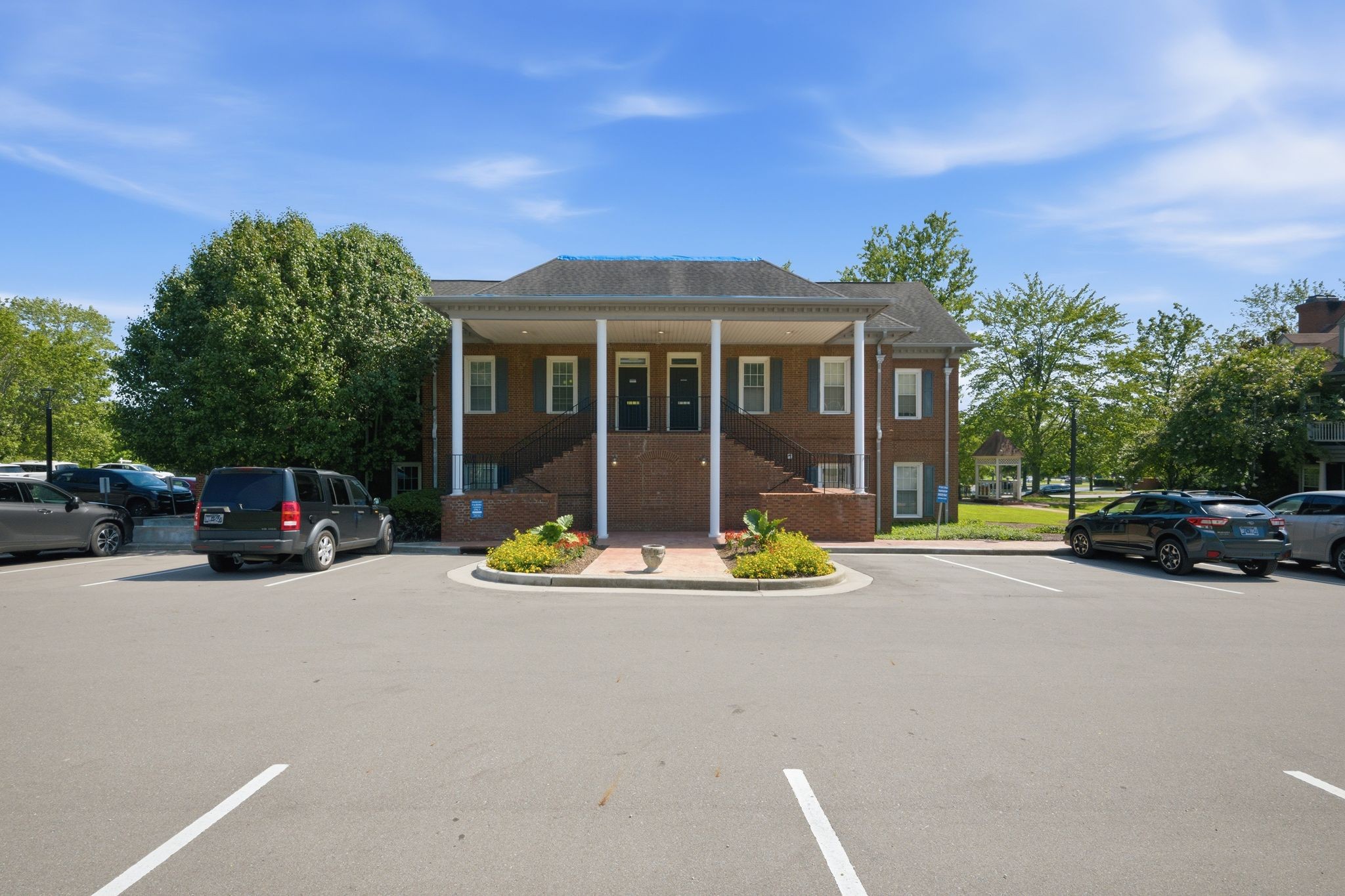 5046 Thoroughbred Ln