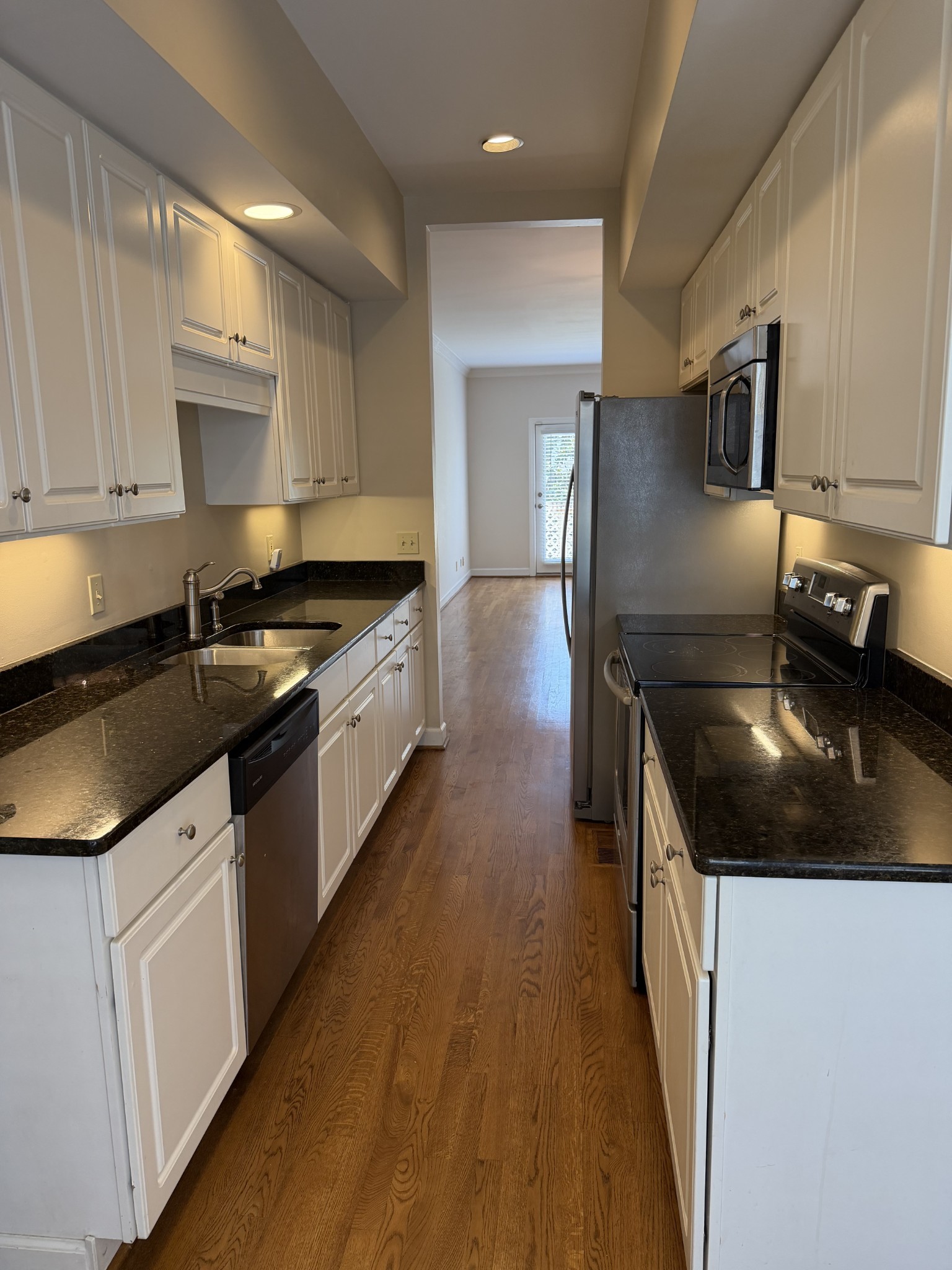 354 Ardsley Pl