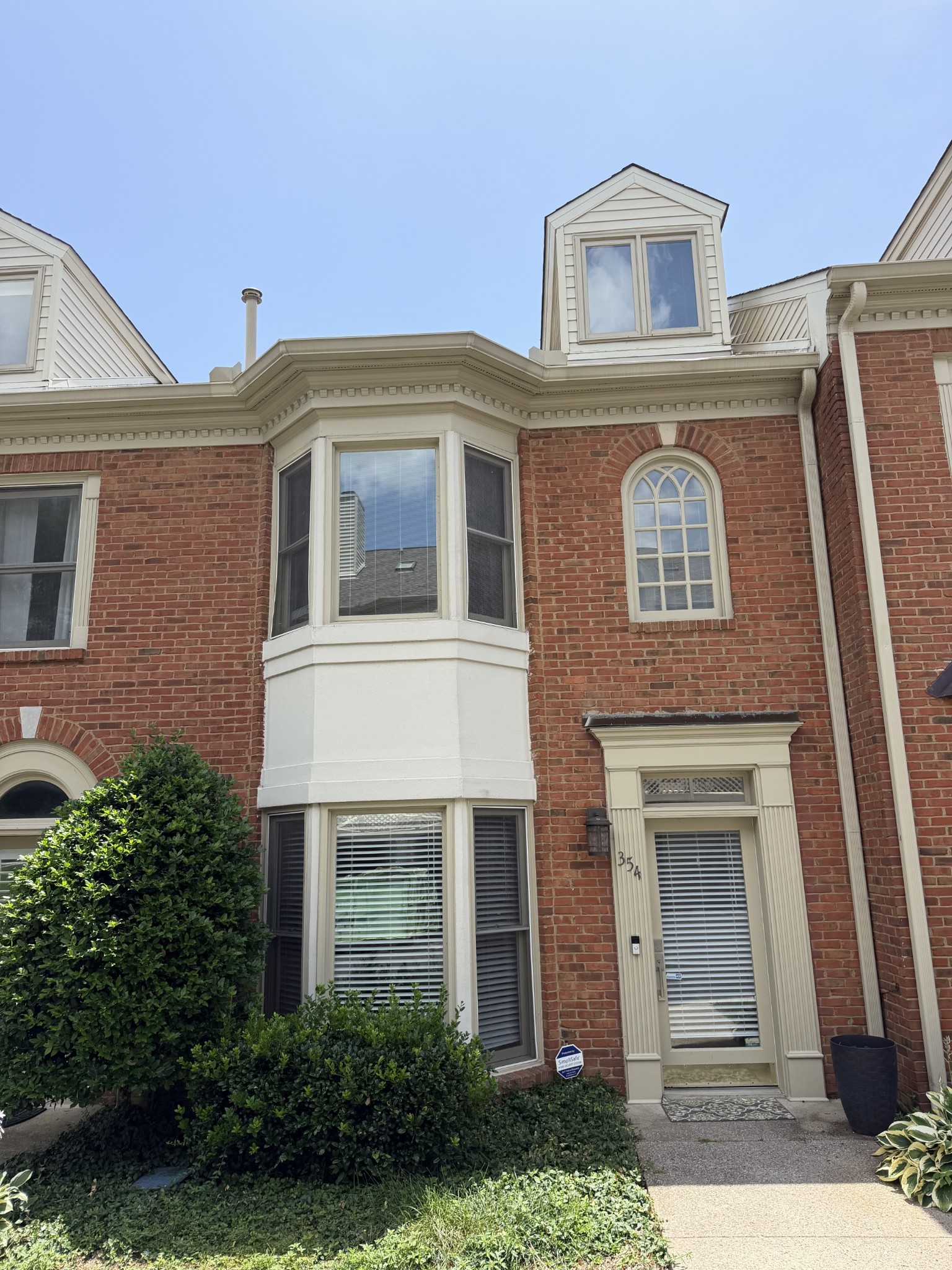 354 Ardsley Pl