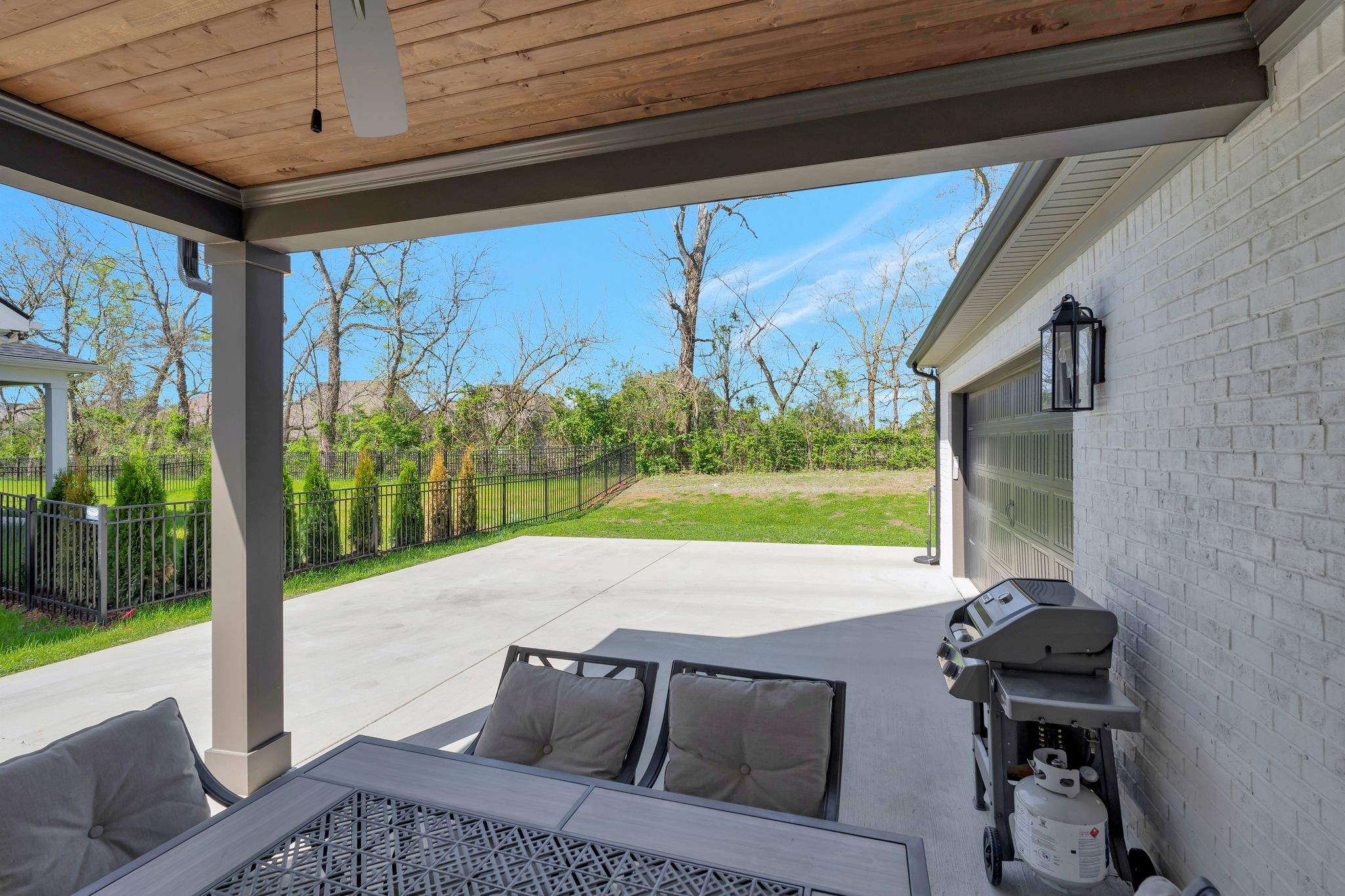 3270 Sassafras Ln