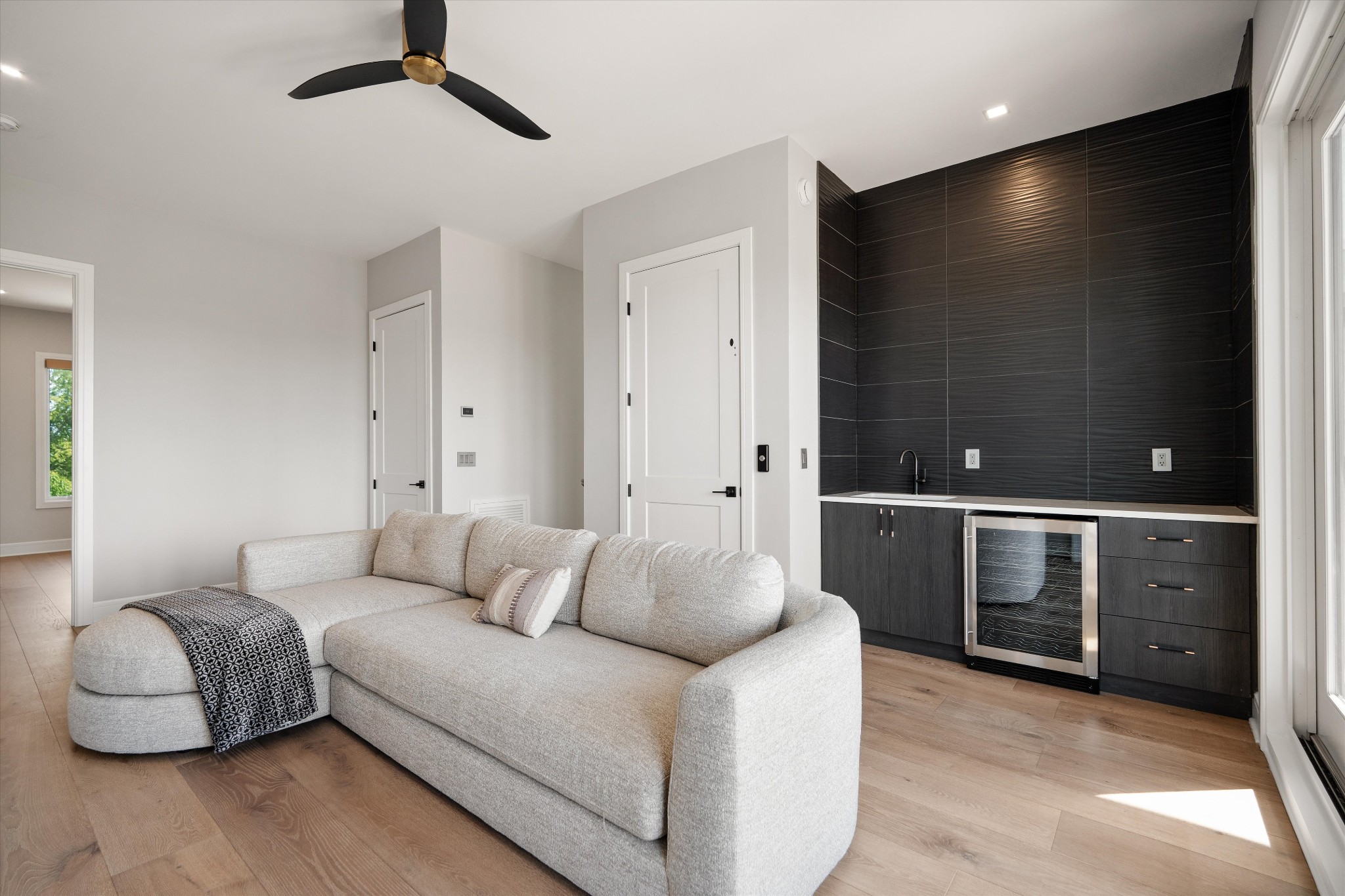 6108 Hill Cir