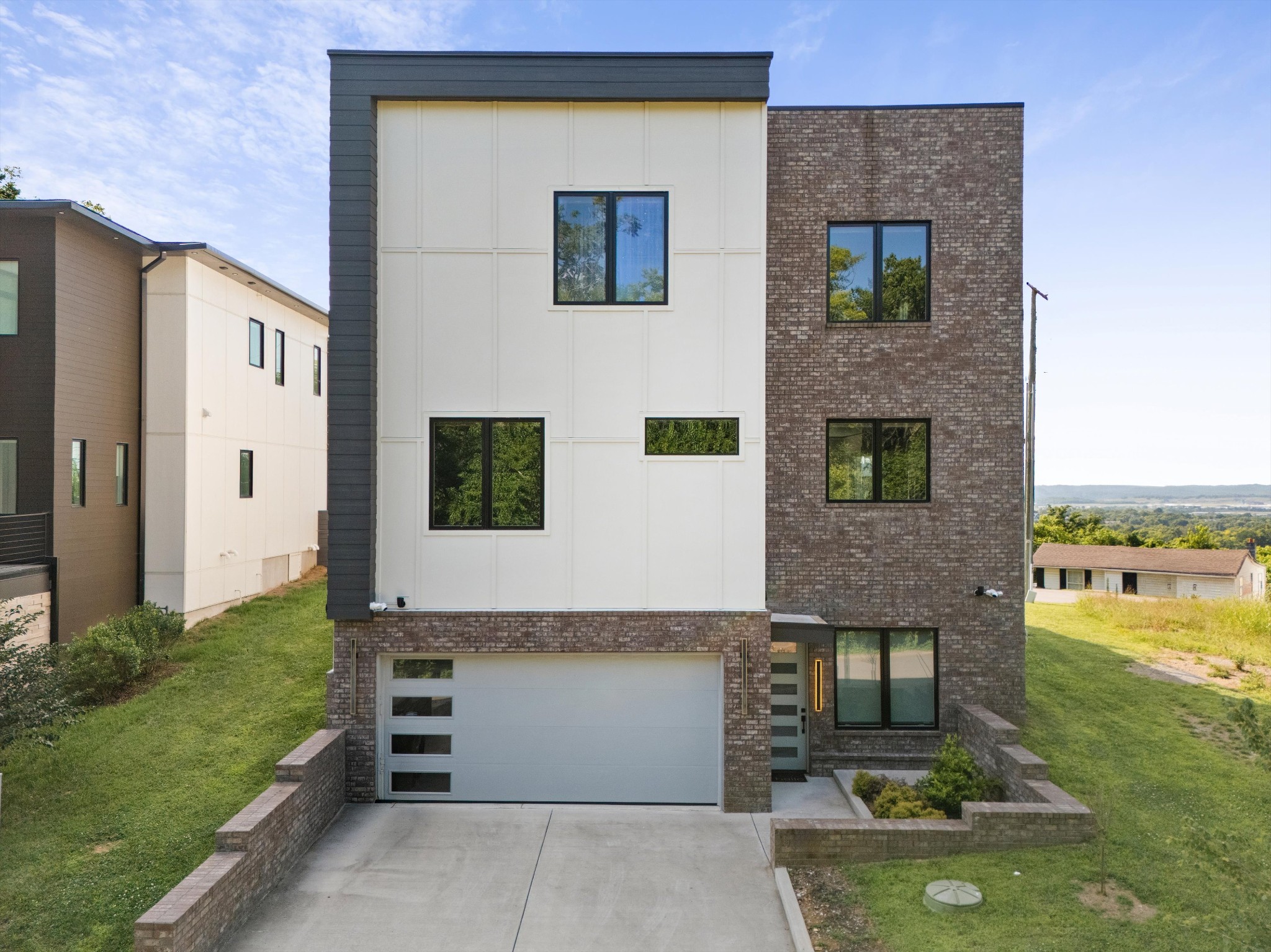 6108 Hill Cir