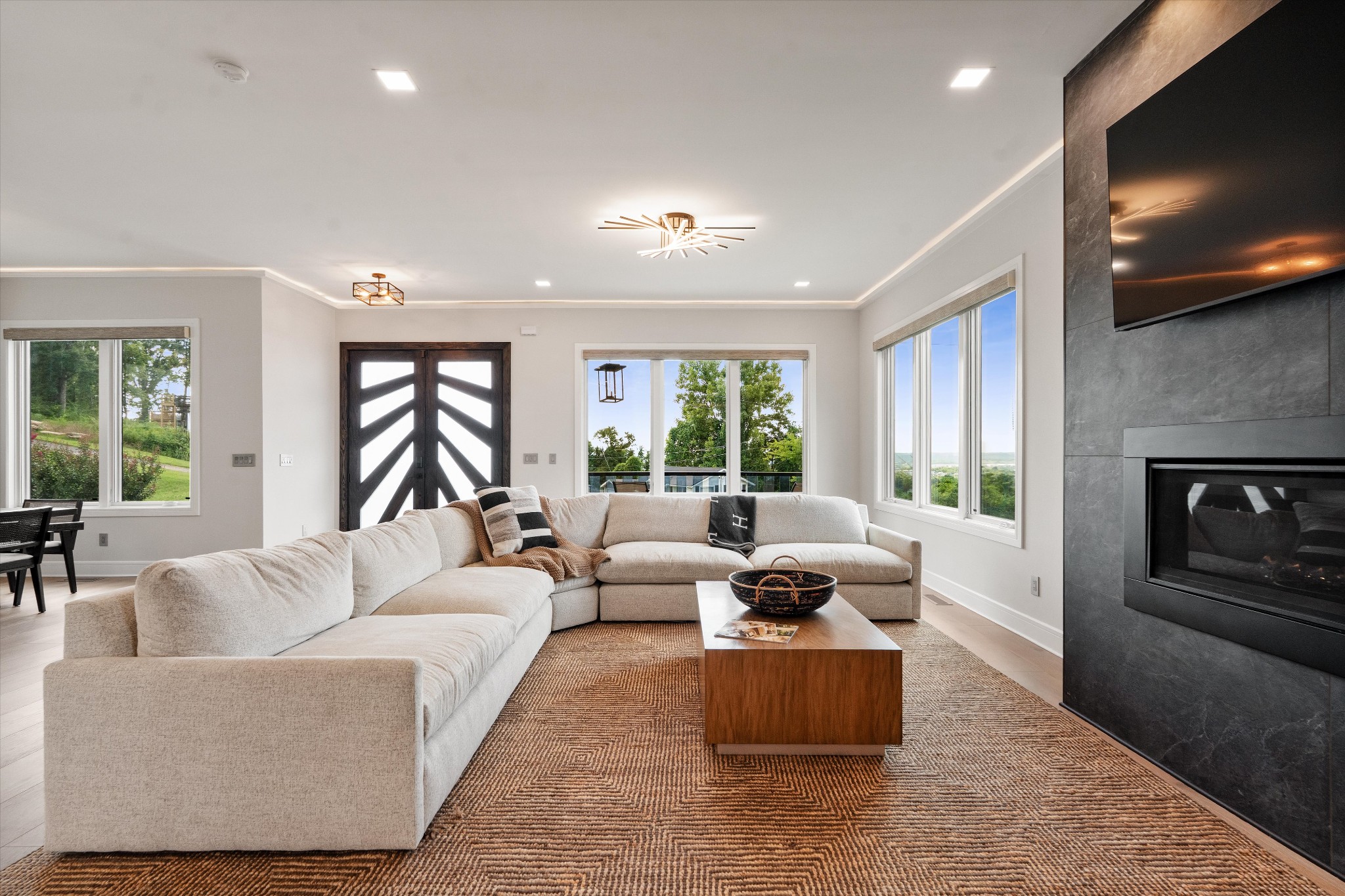 6108 Hill Cir