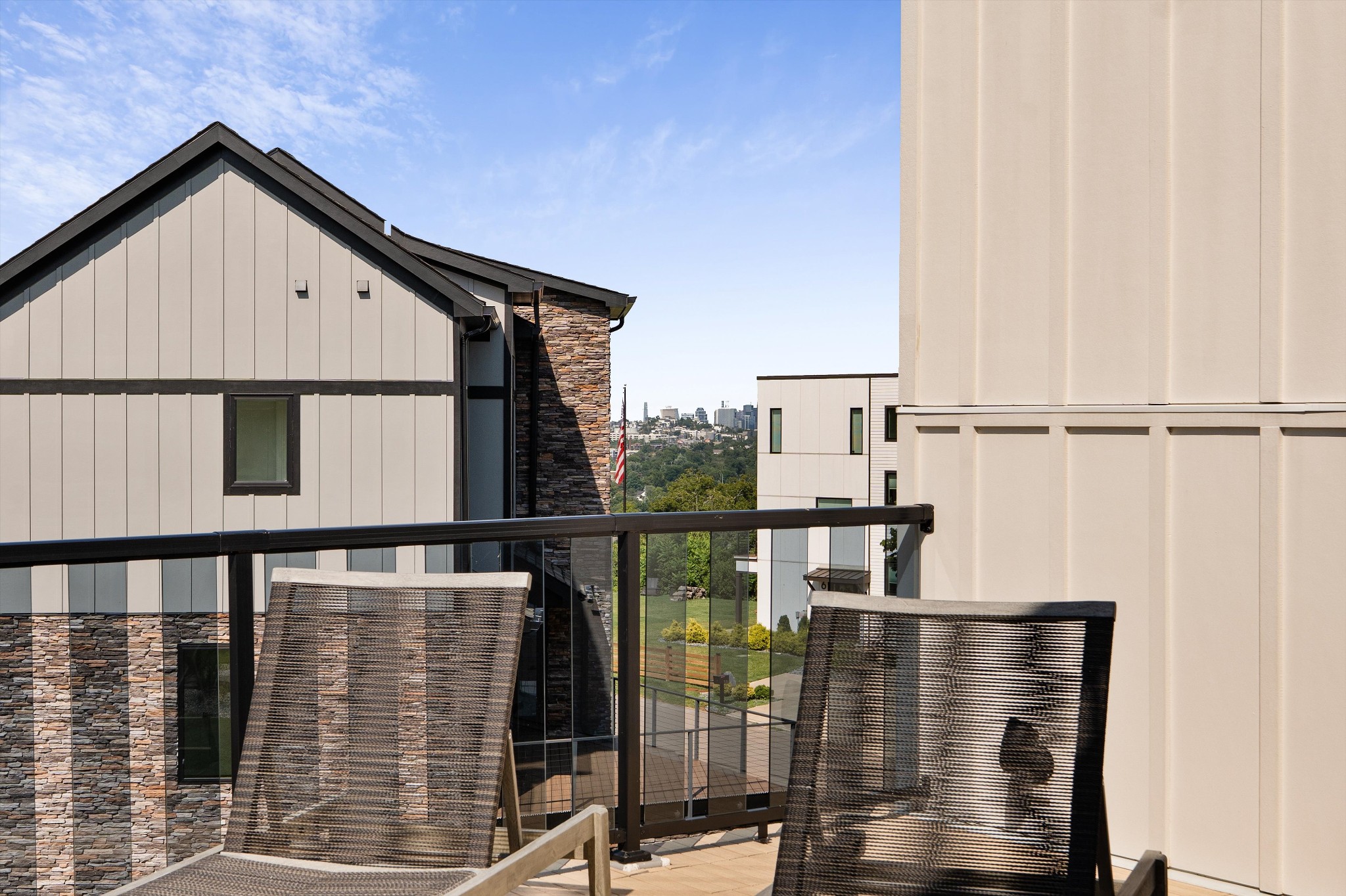 6108 Hill Cir