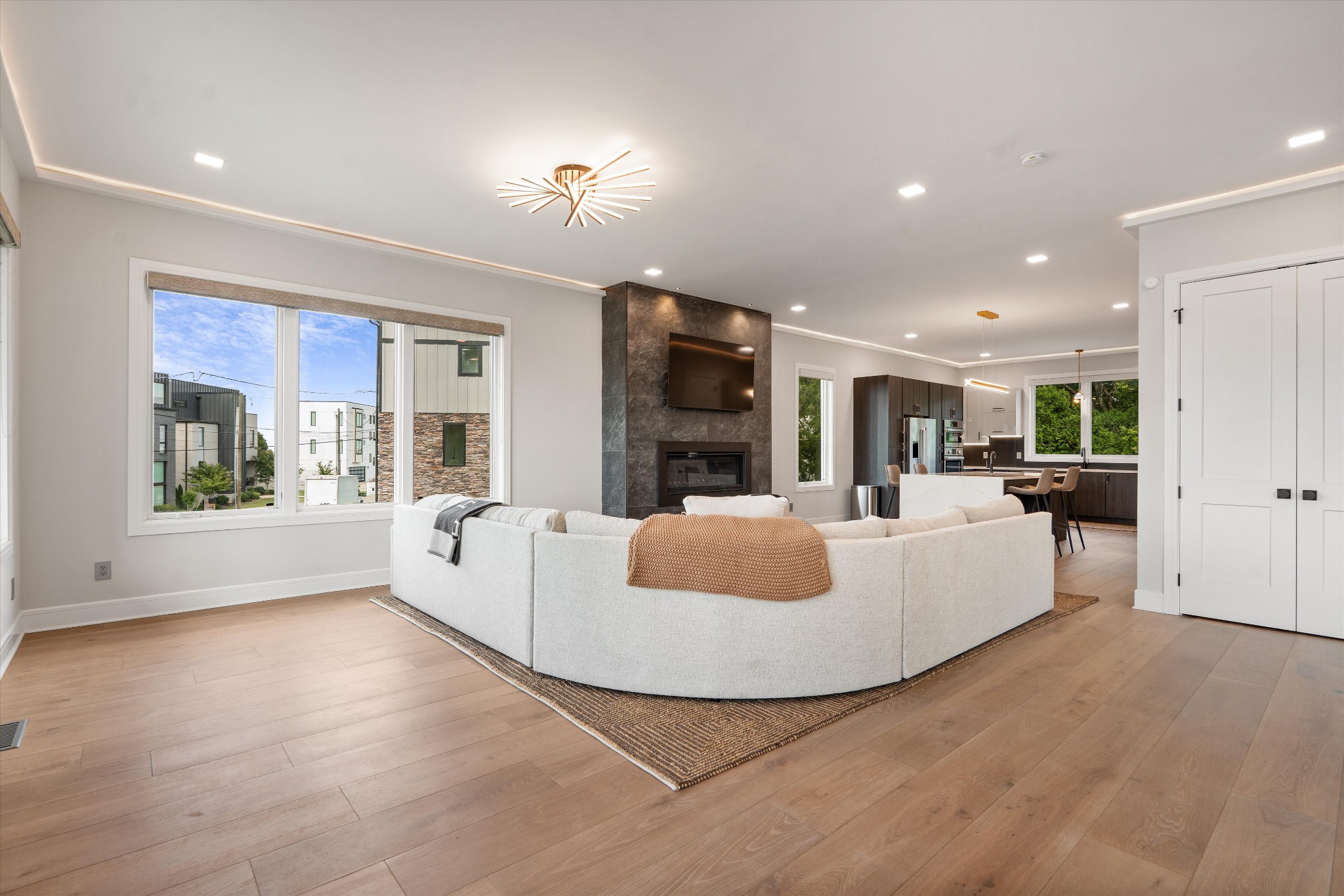 6108 Hill Cir