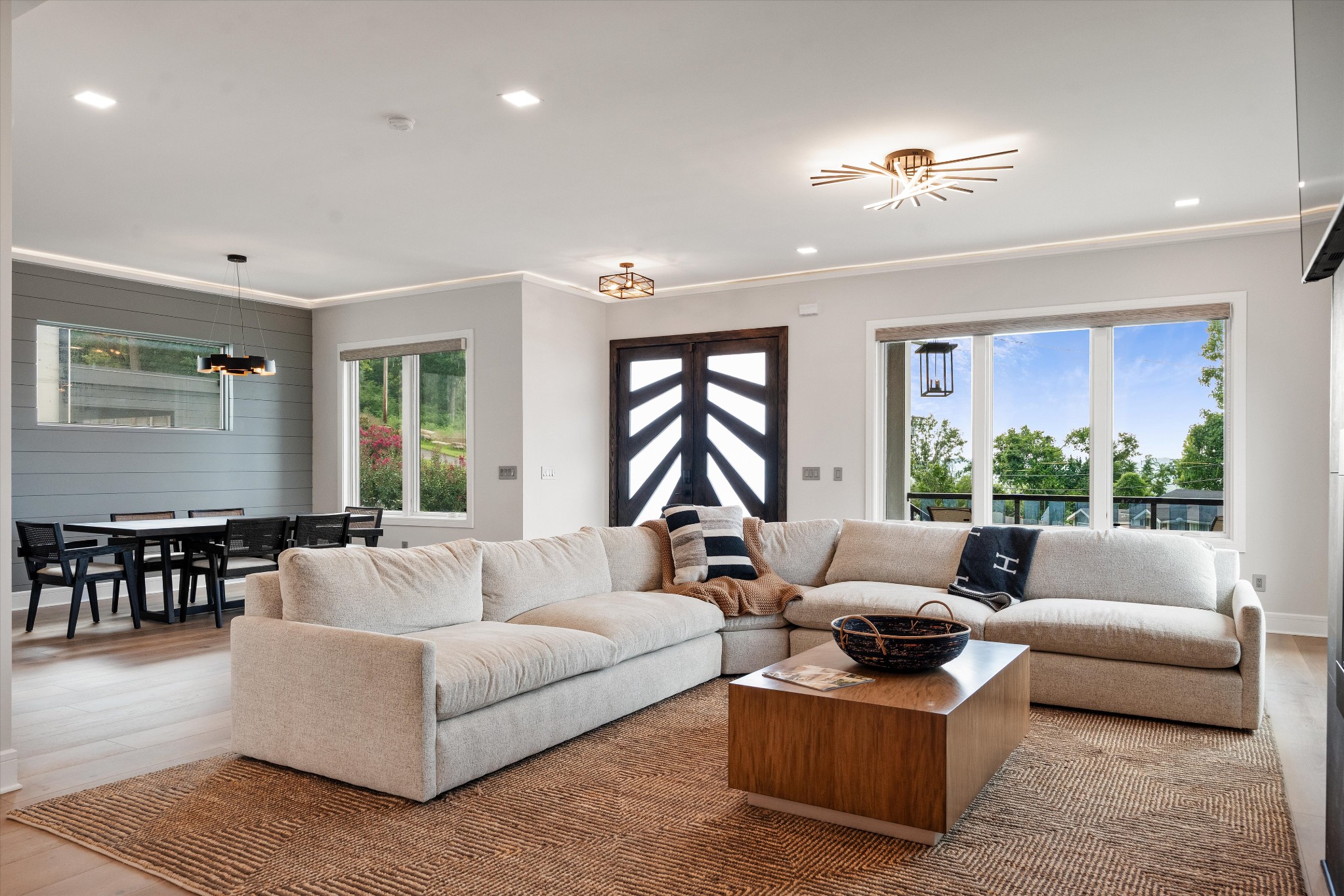 6108 Hill Cir