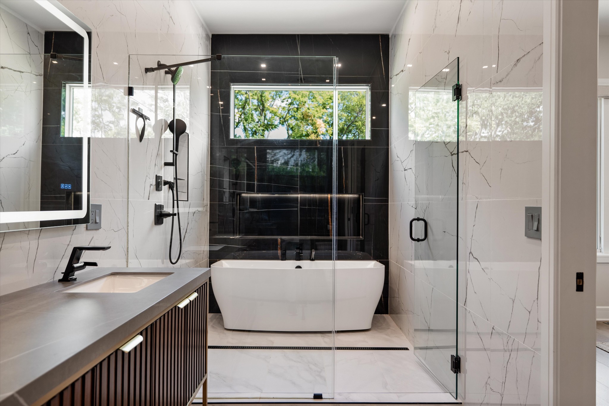 6108 Hill Cir