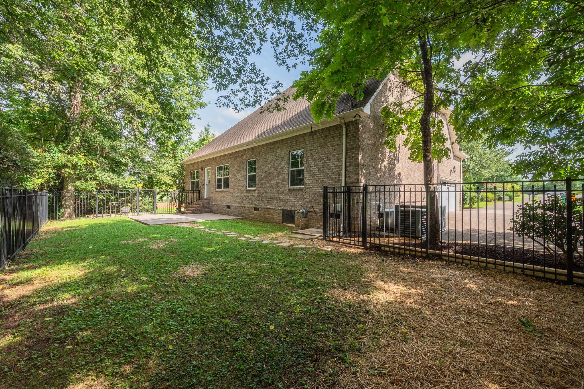 1000 Glessner Dr