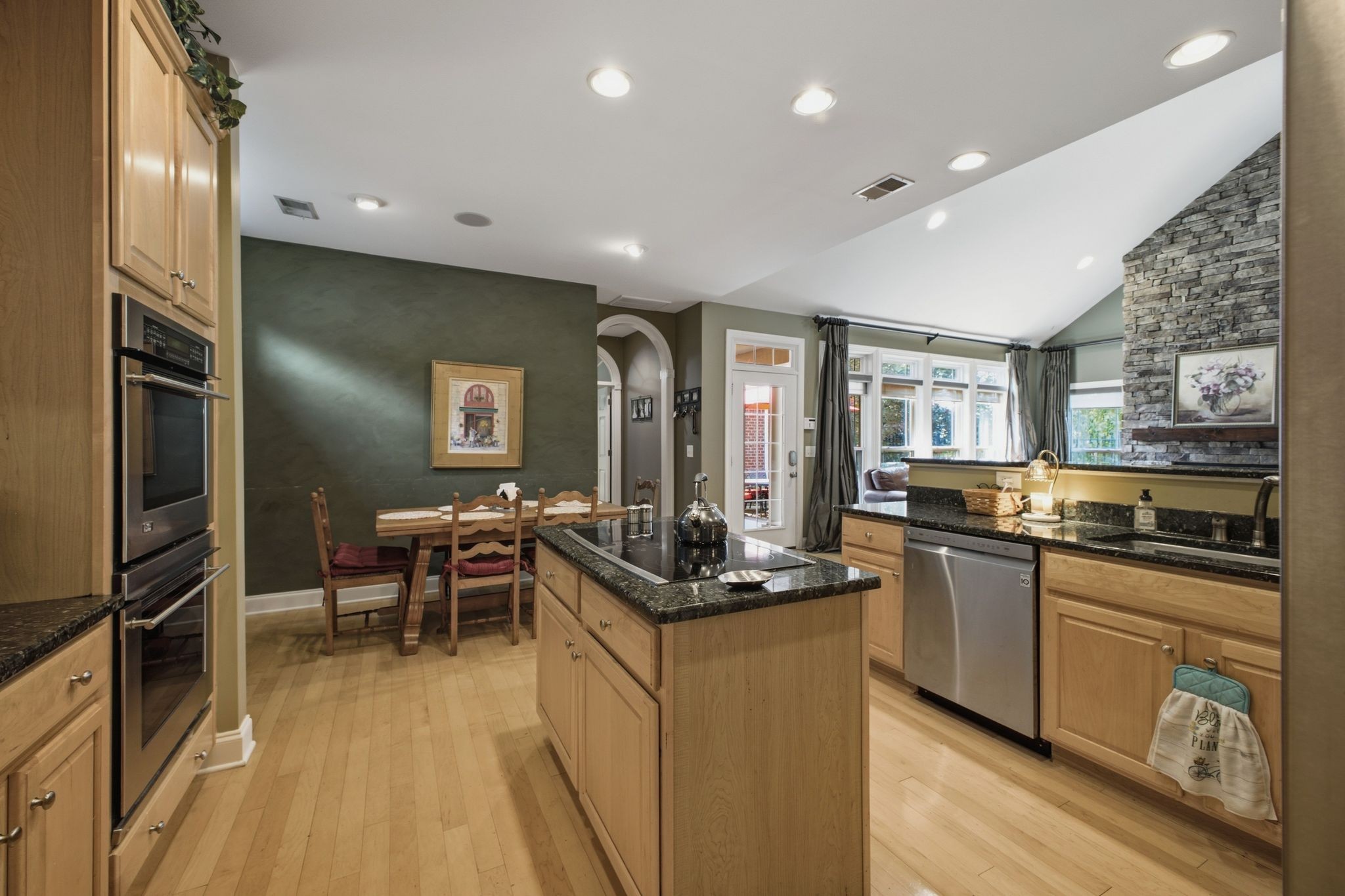 1446 Burnside Dr