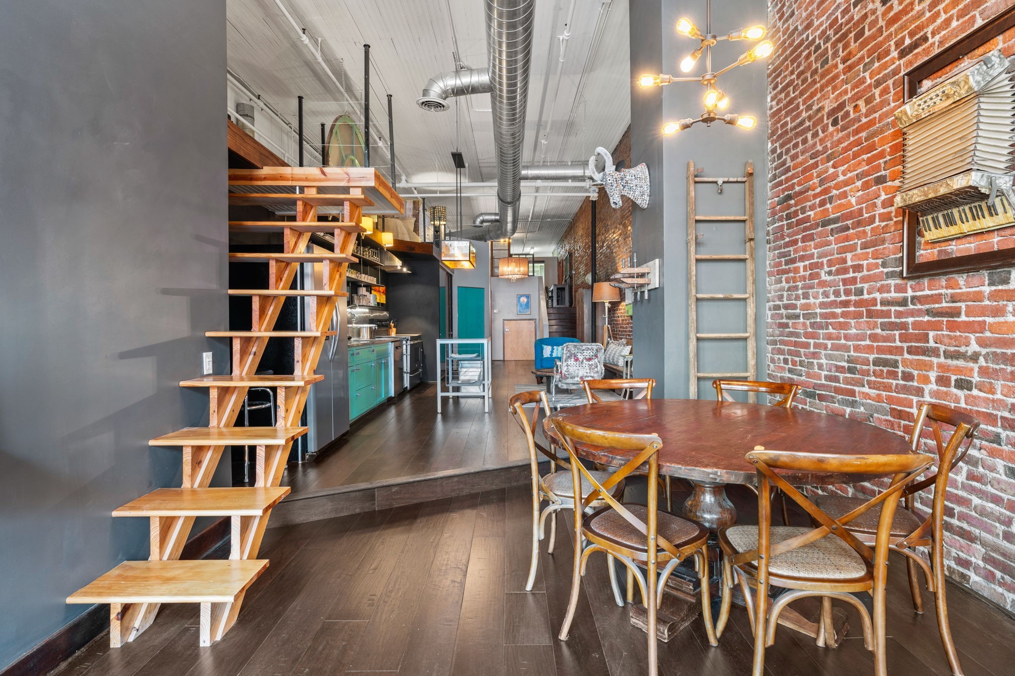 207 3rd Ave, N Unit: 301