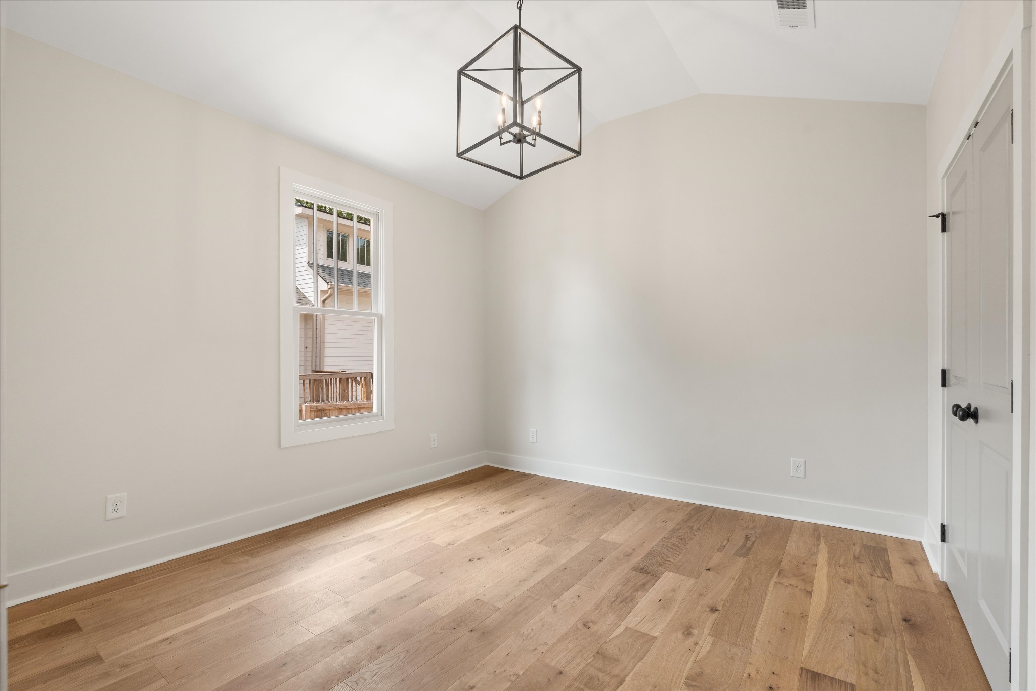 945 Seymour Ave