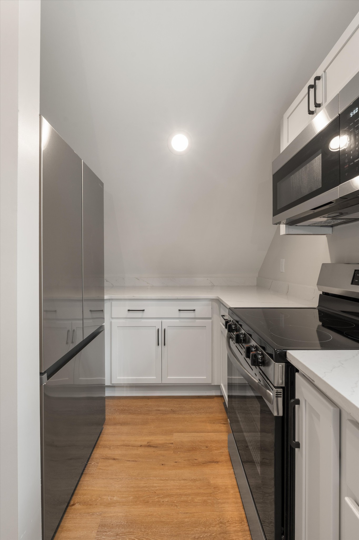 945 Seymour Ave