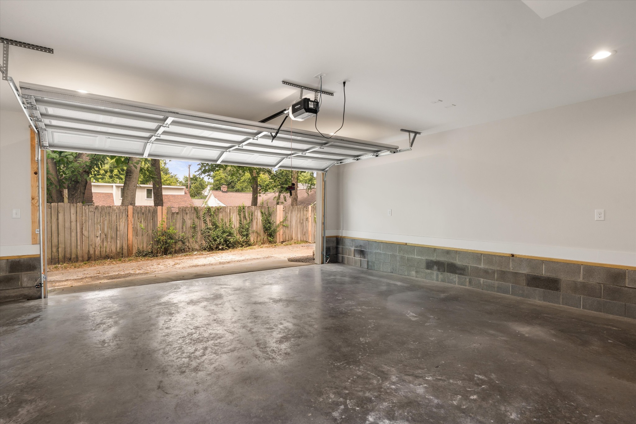 945 Seymour Ave