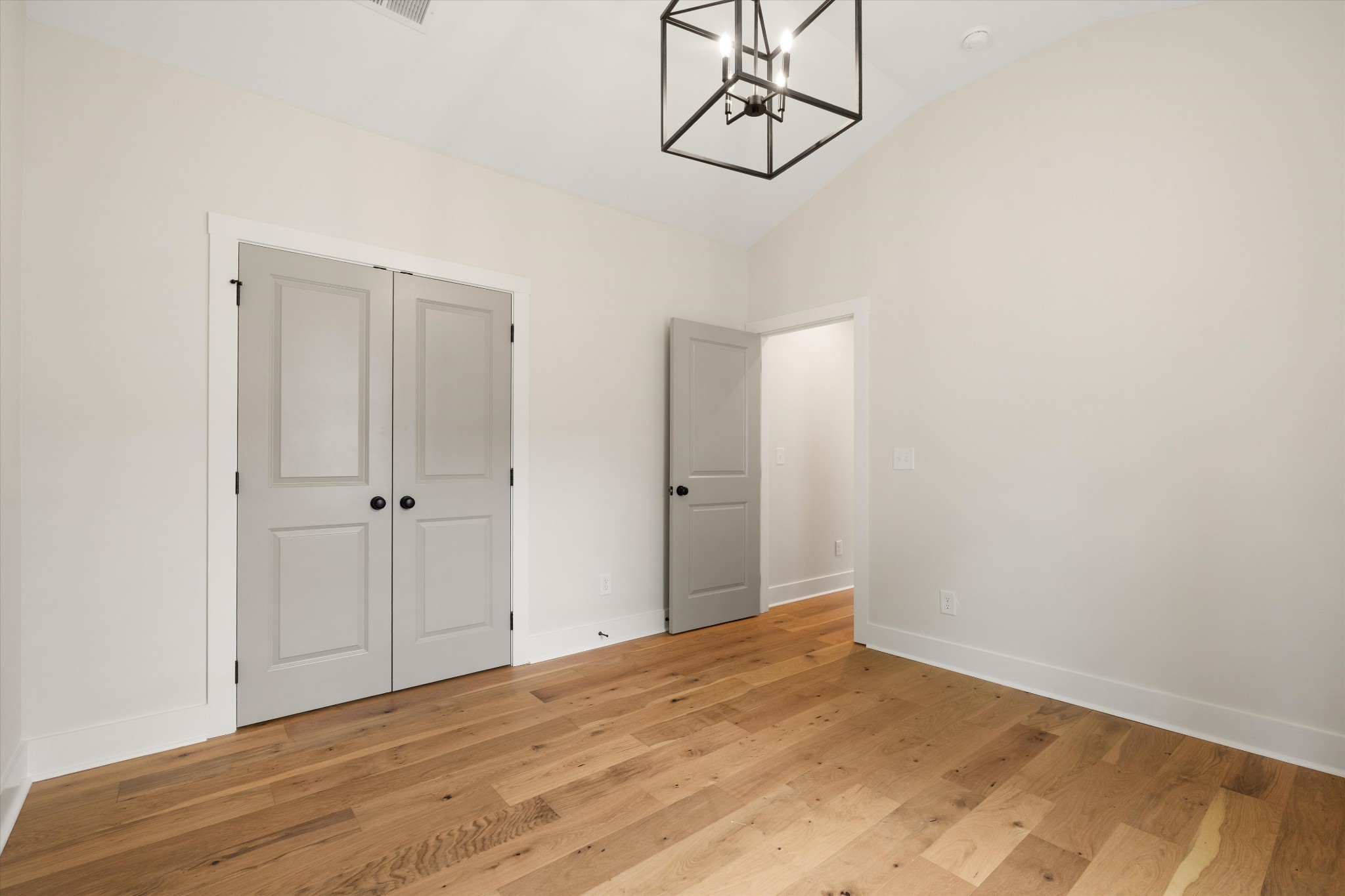 945 Seymour Ave