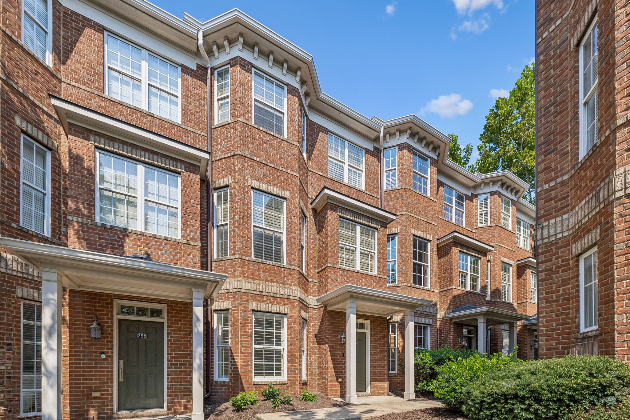 756 Wedgewood Park