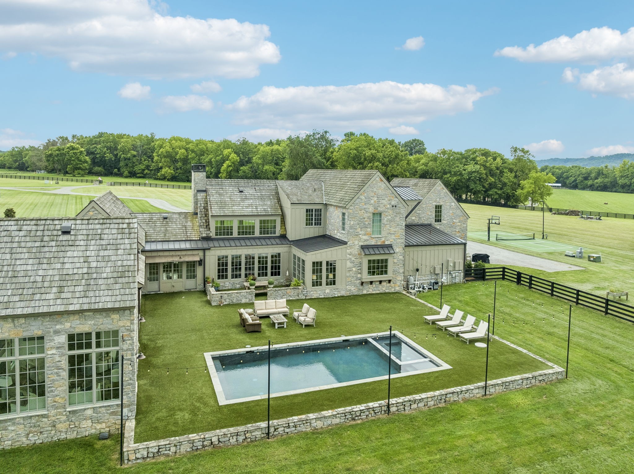 900 Hamilton Branch Ln