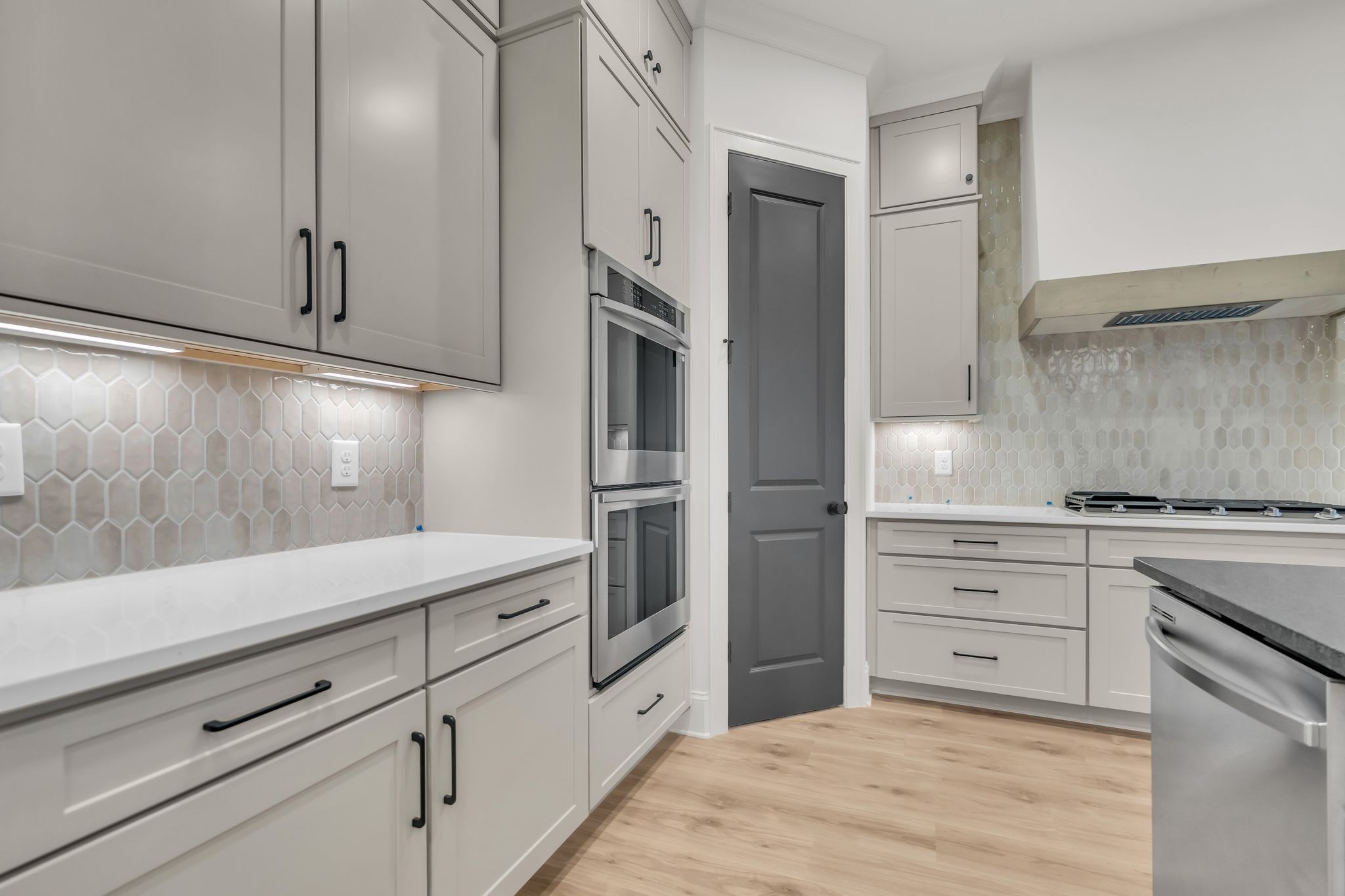 5714 Lennis Ln