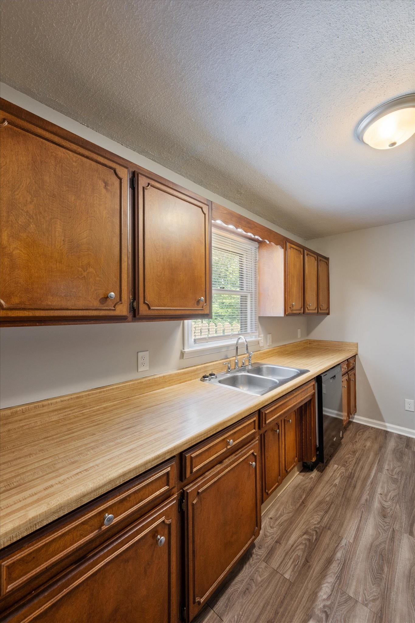 2556 Oak Hill Dr