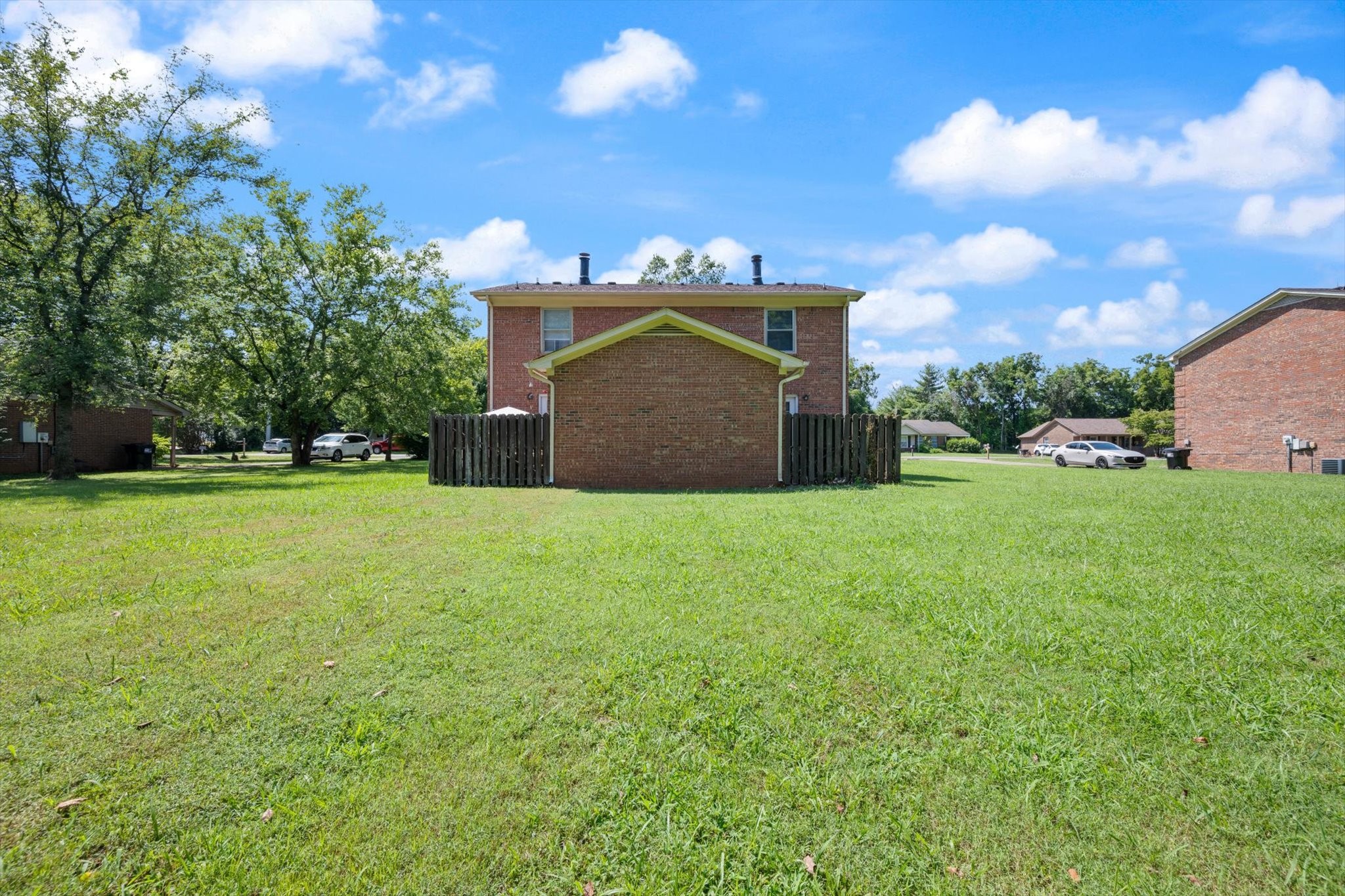 2556 Oak Hill Dr