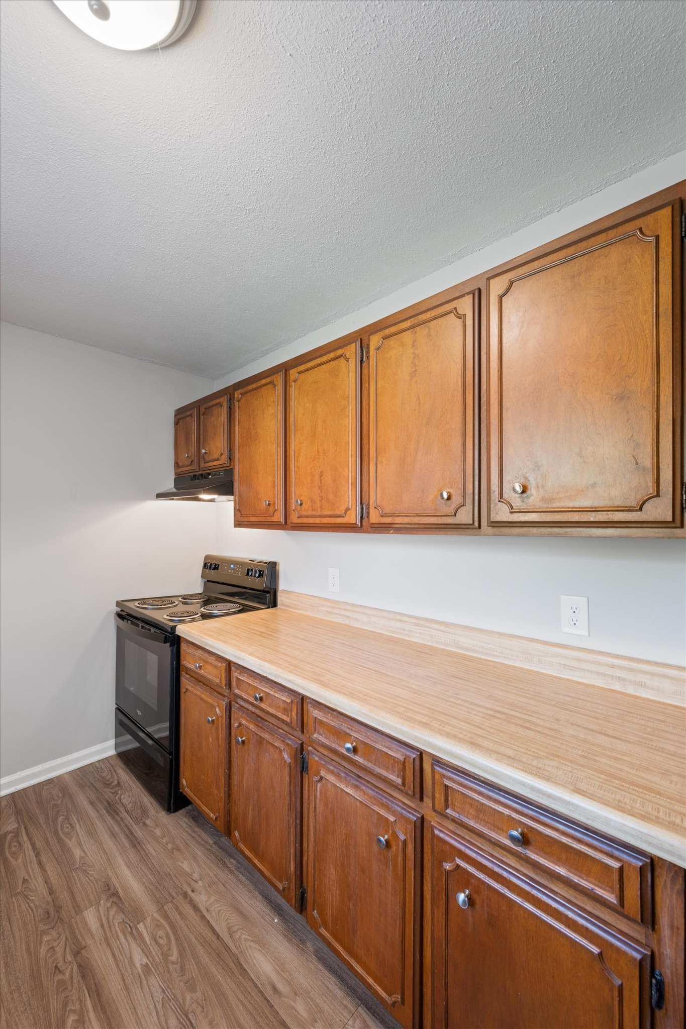 2556 Oak Hill Dr