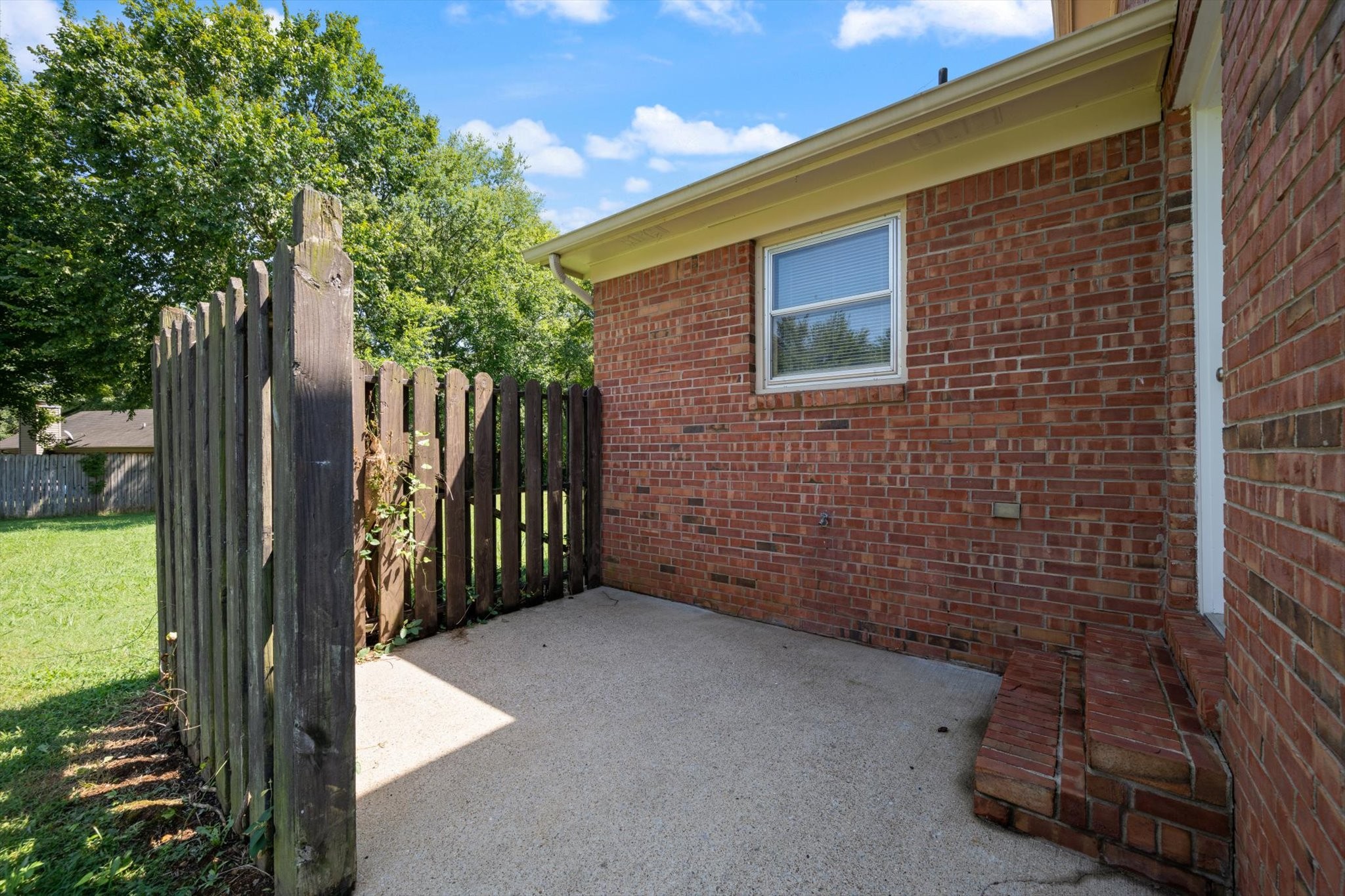 2556 Oak Hill Dr