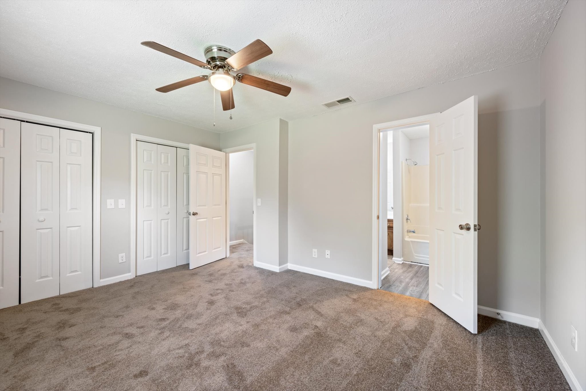 2556 Oak Hill Dr