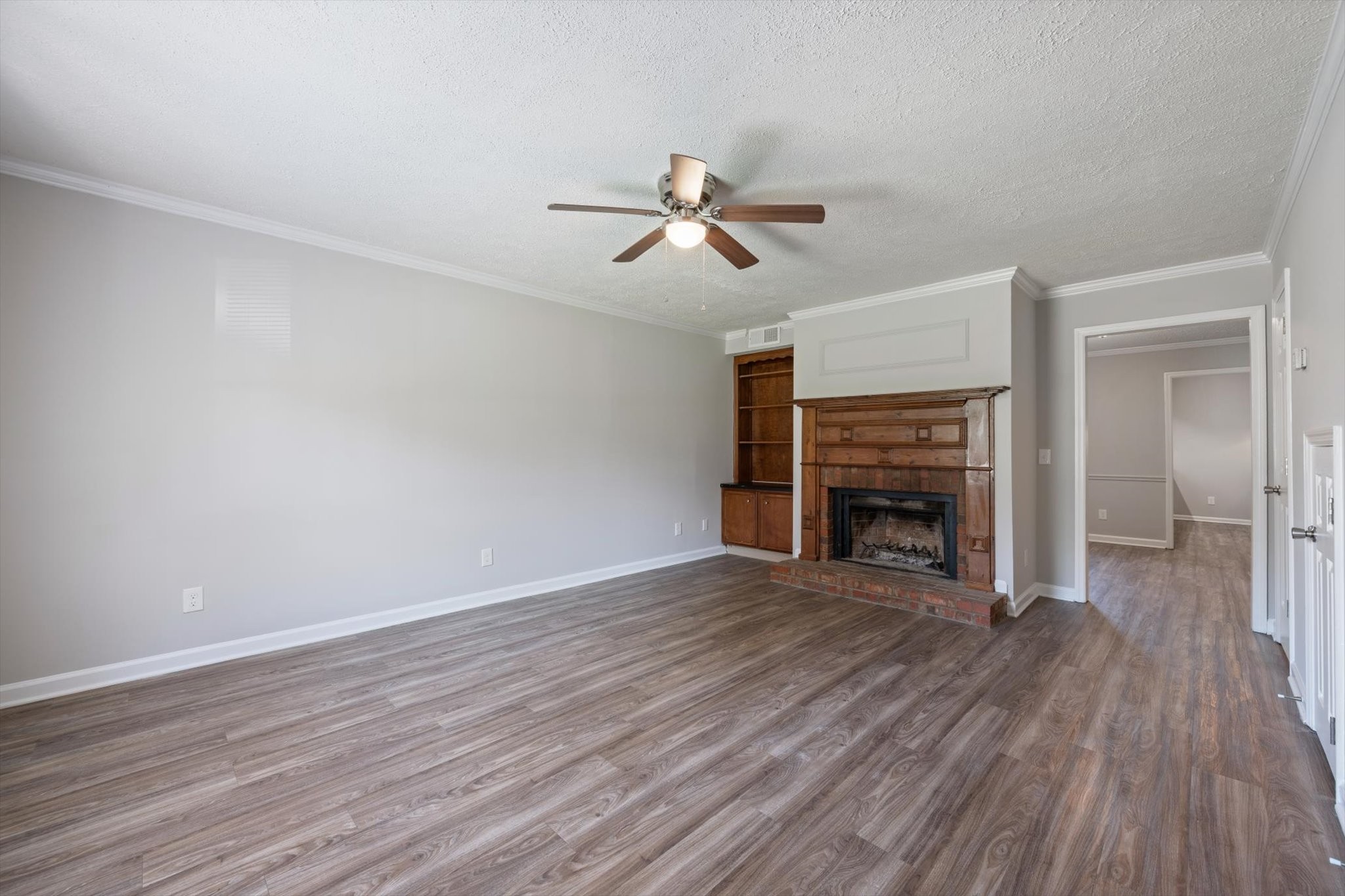2556 Oak Hill Dr