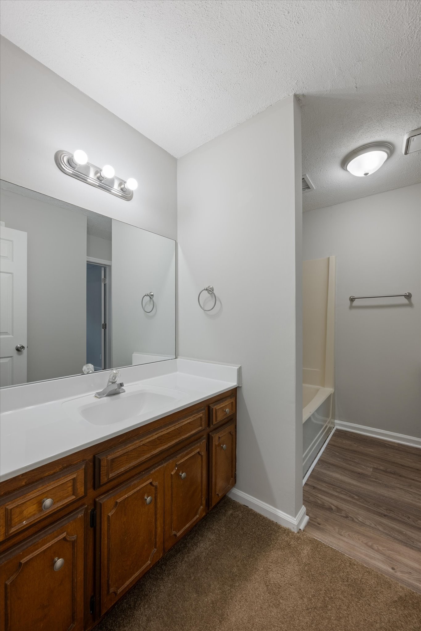 2556 Oak Hill Dr