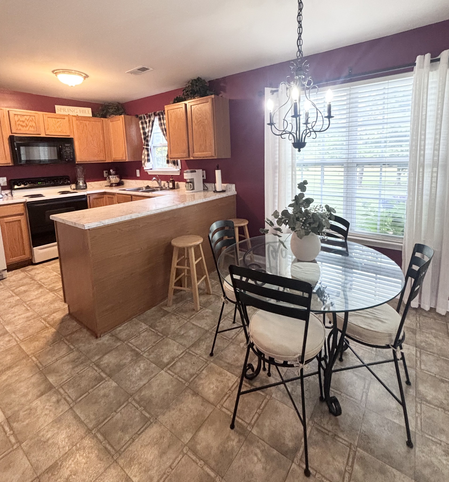 2252 Hayward Ln