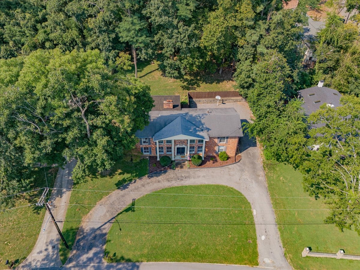 6805 Cloudland Dr