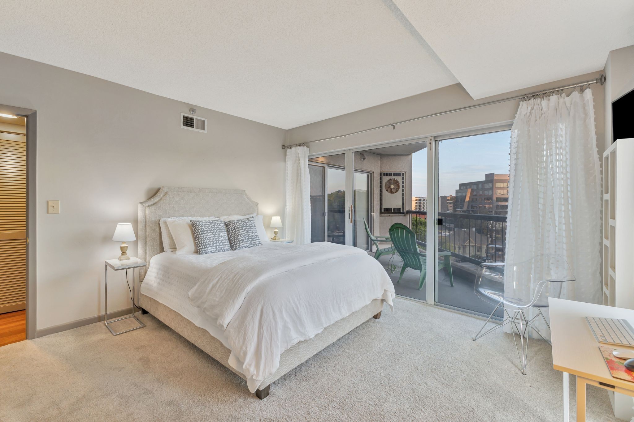 900 19th Ave, S Unit: 708