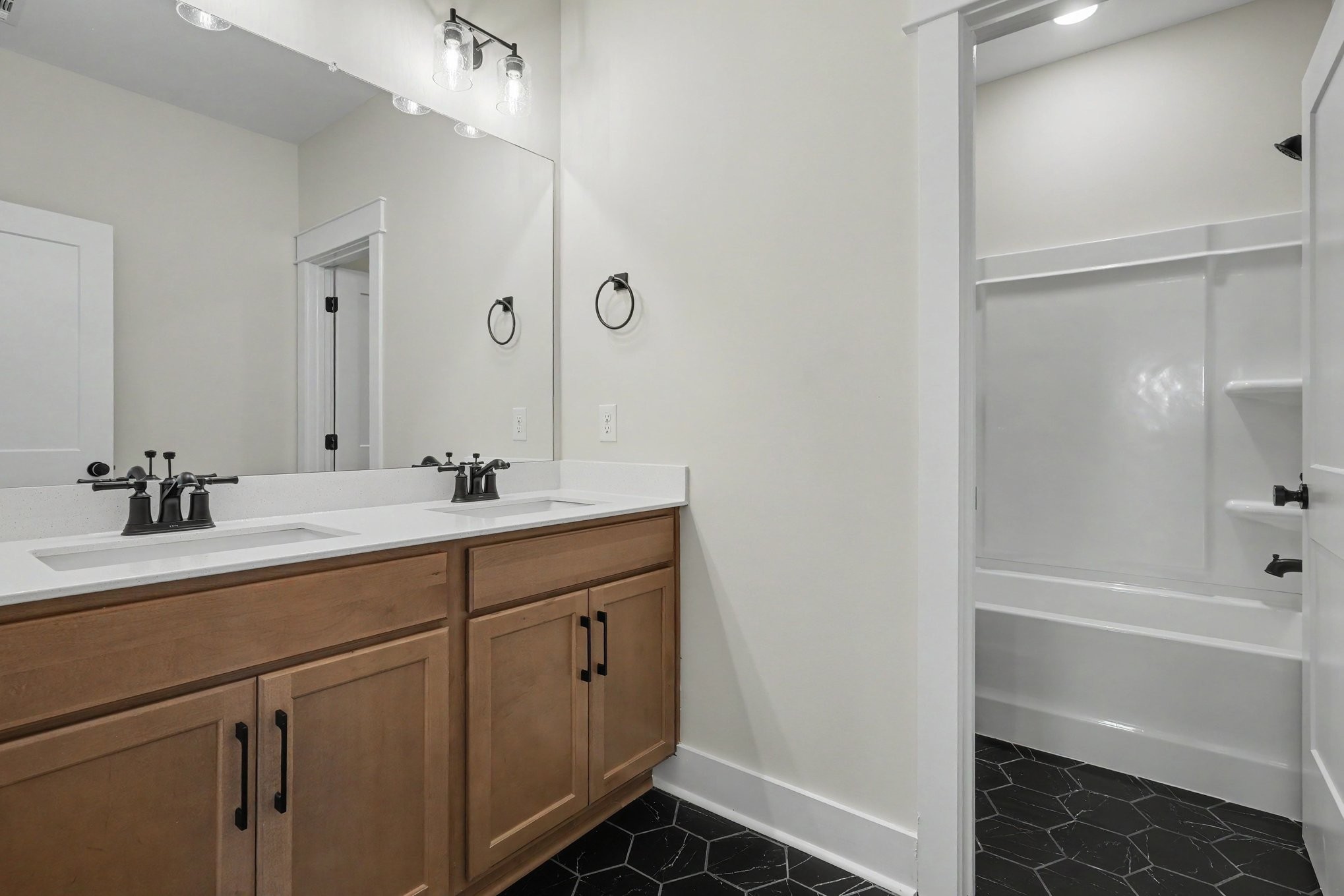 310 Eyak Ln