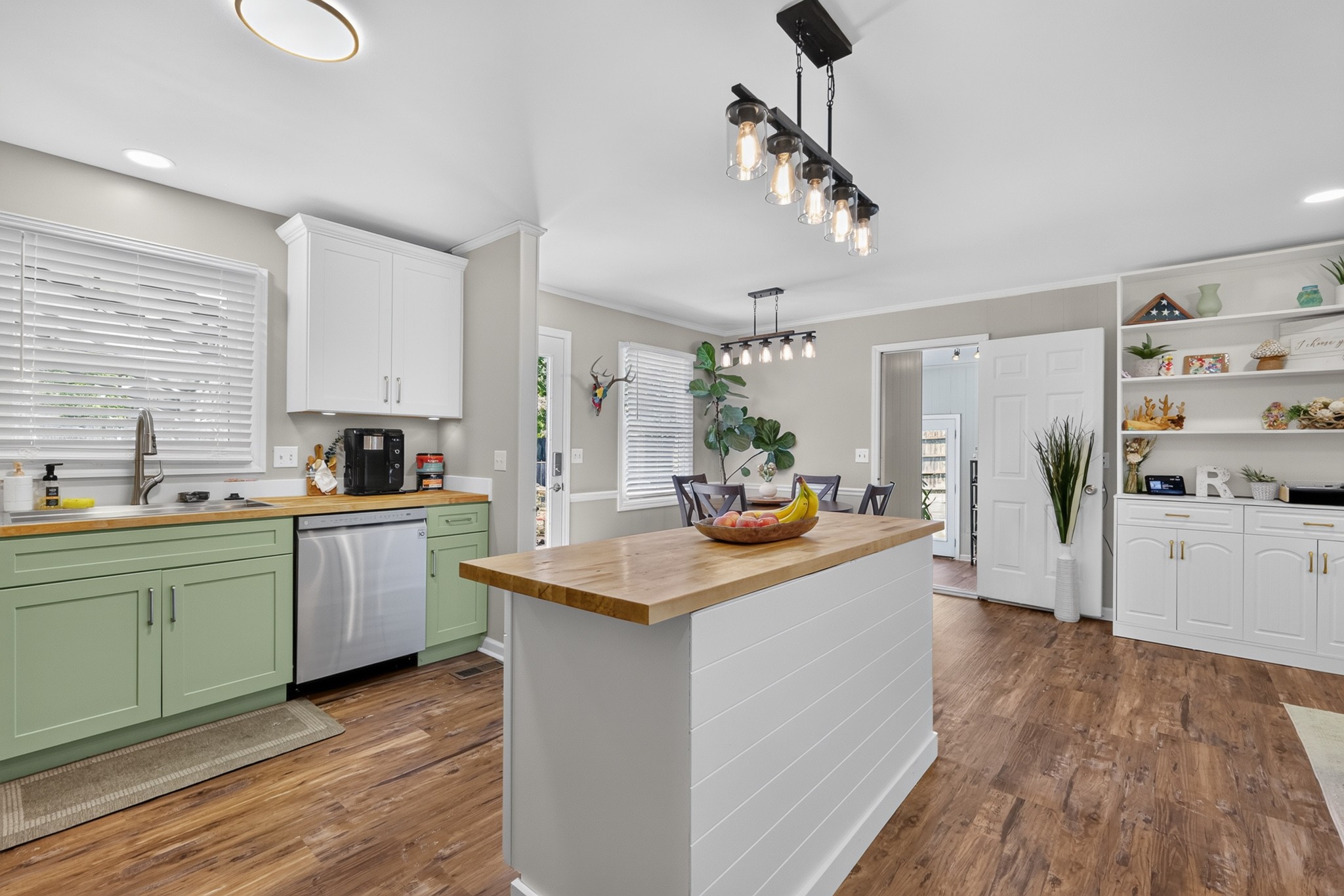 1311 Trinity Dr