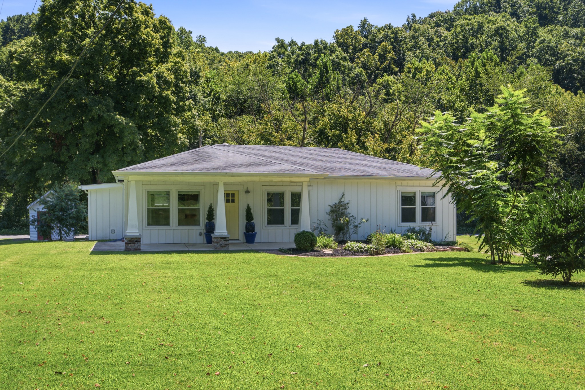 1389 Louisville Hwy