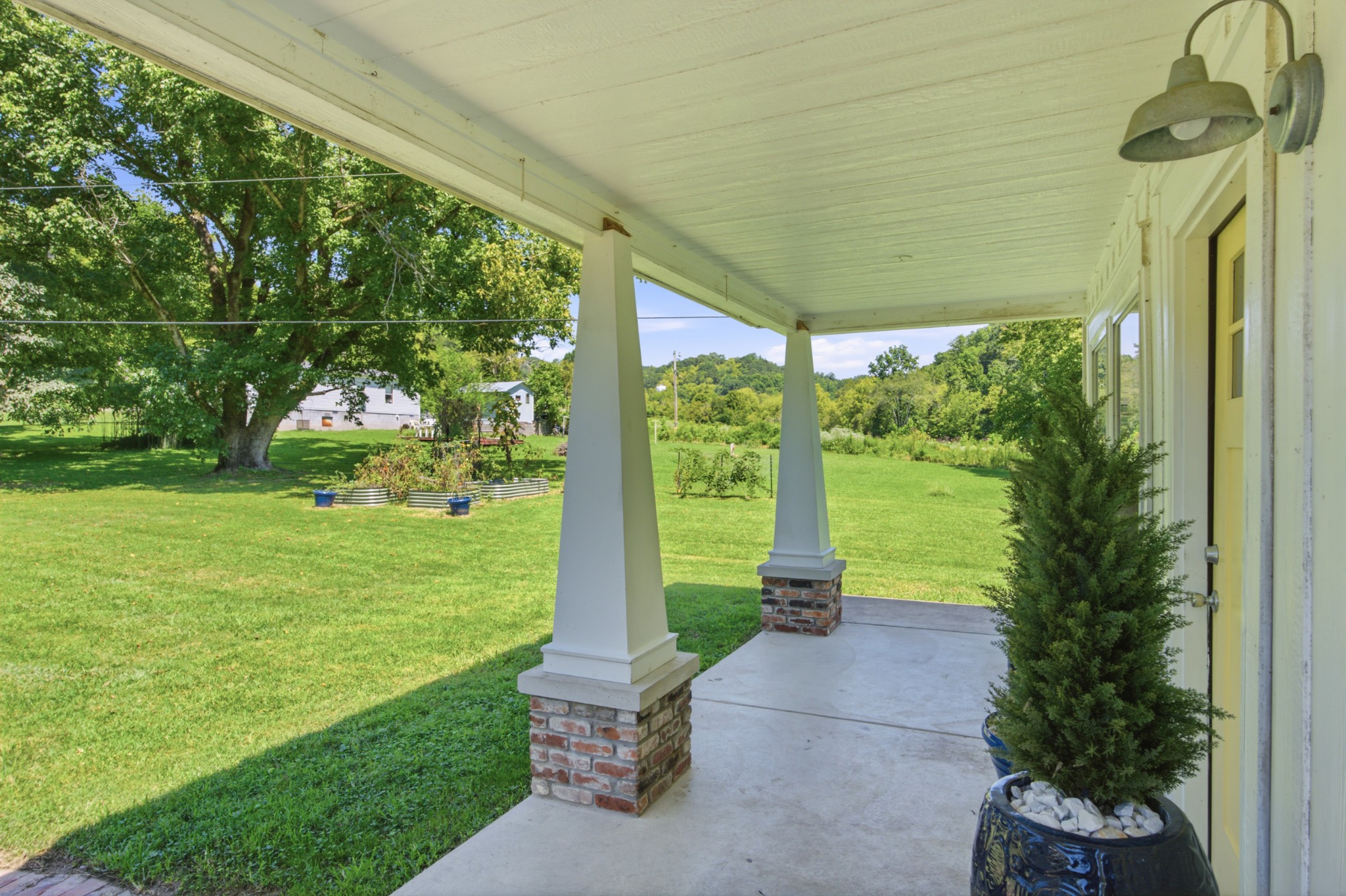 1389 Louisville Hwy