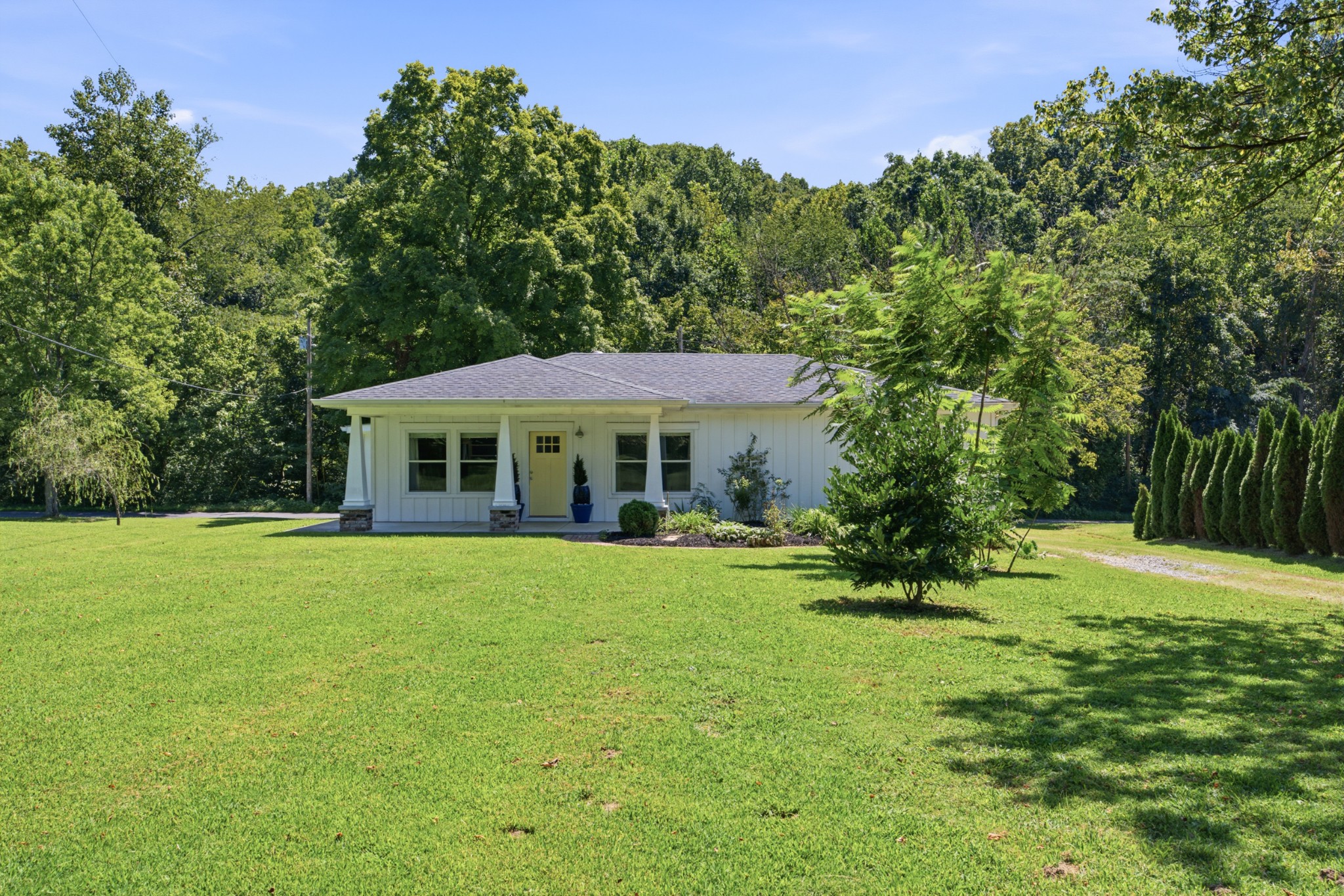 1389 Louisville Hwy