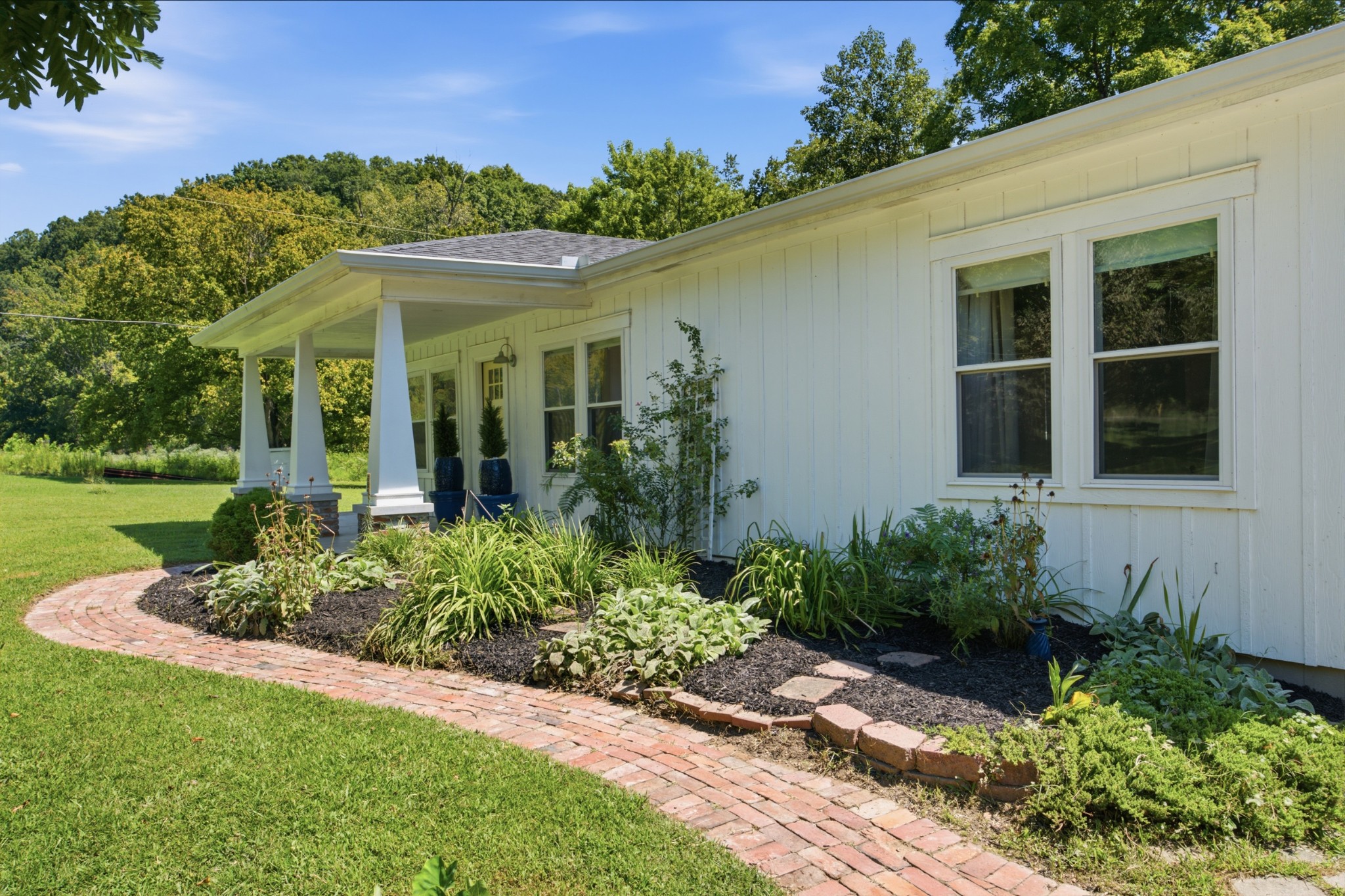 1389 Louisville Hwy