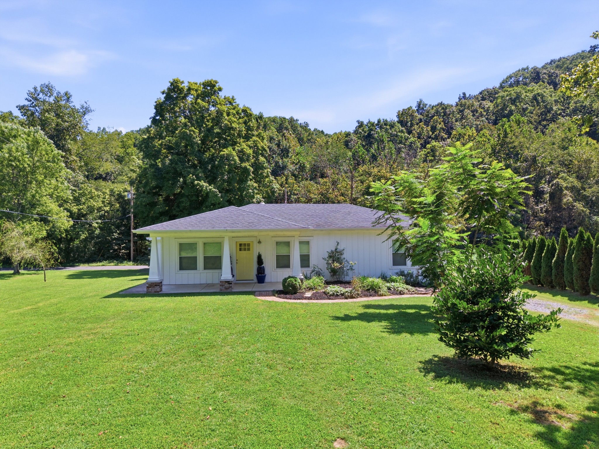 1389 Louisville Hwy